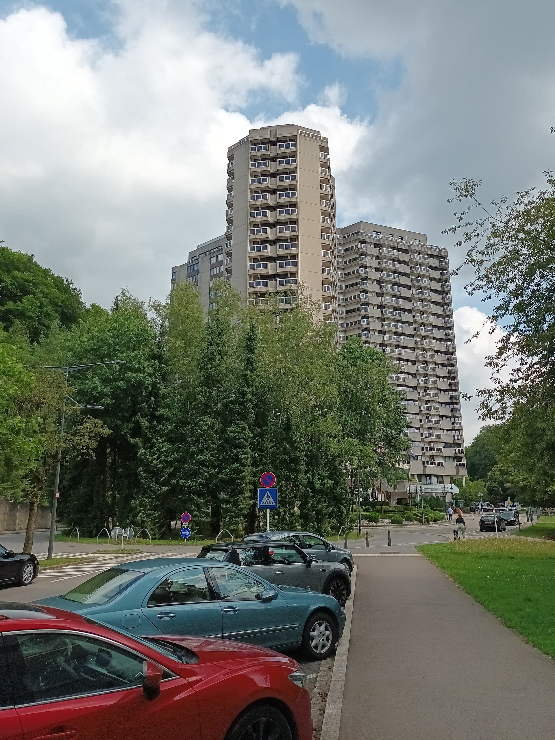 DoubleTree by Hilton Hotel Luxembourg (via Wikimedia Commons, CC BY-SA 4.0)