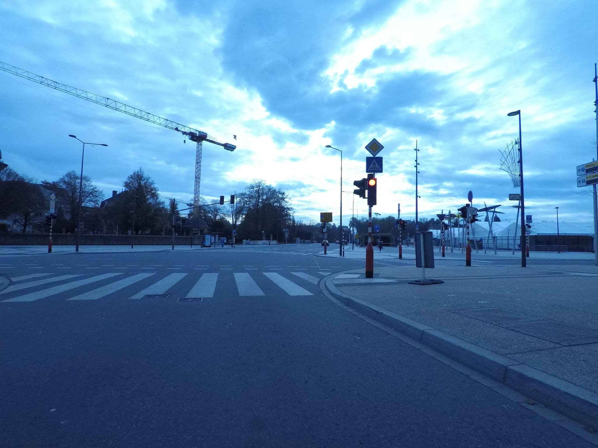 Street view near Grand Hotel Victor Hugo, Limpertsberg — © bcostacurta (CC BY-SA · Mapillary)