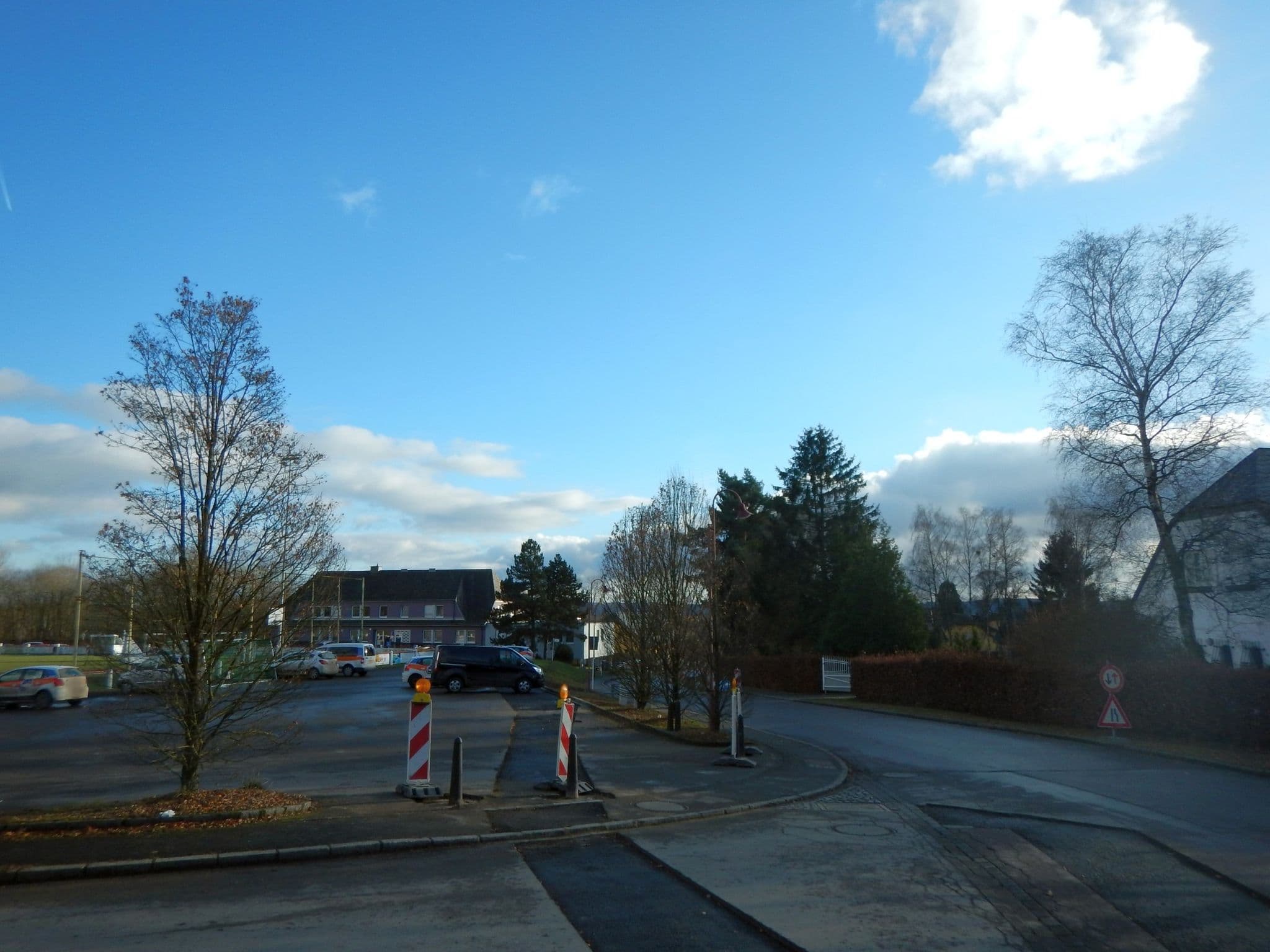 Street view near Aire de stationnement pour campingcar Redange/Attert, Redange-sur-Attert — © sarant (CC BY-SA · Mapillary)