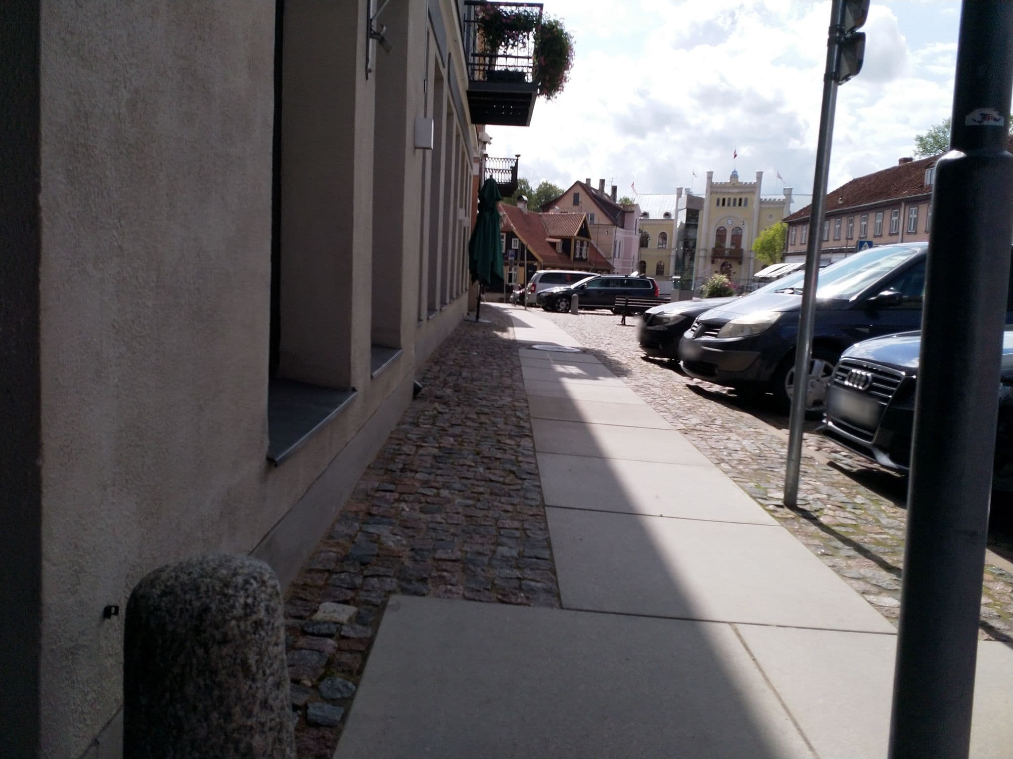 Street view near Metropole, Kuldīga — © runcio (CC BY-SA · Mapillary)