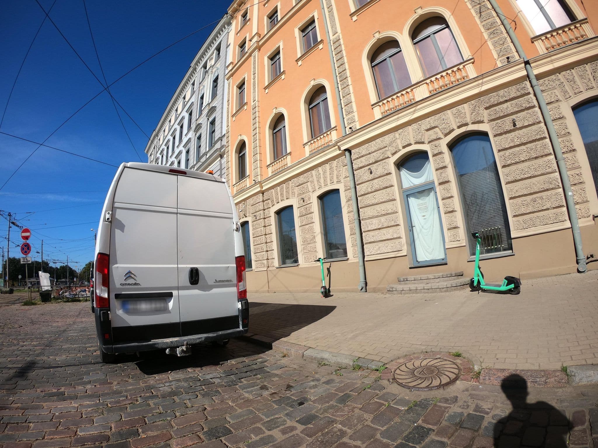 Street view near Metropole Hotel by Semarah, Riga — © richlv (CC BY-SA · Mapillary)