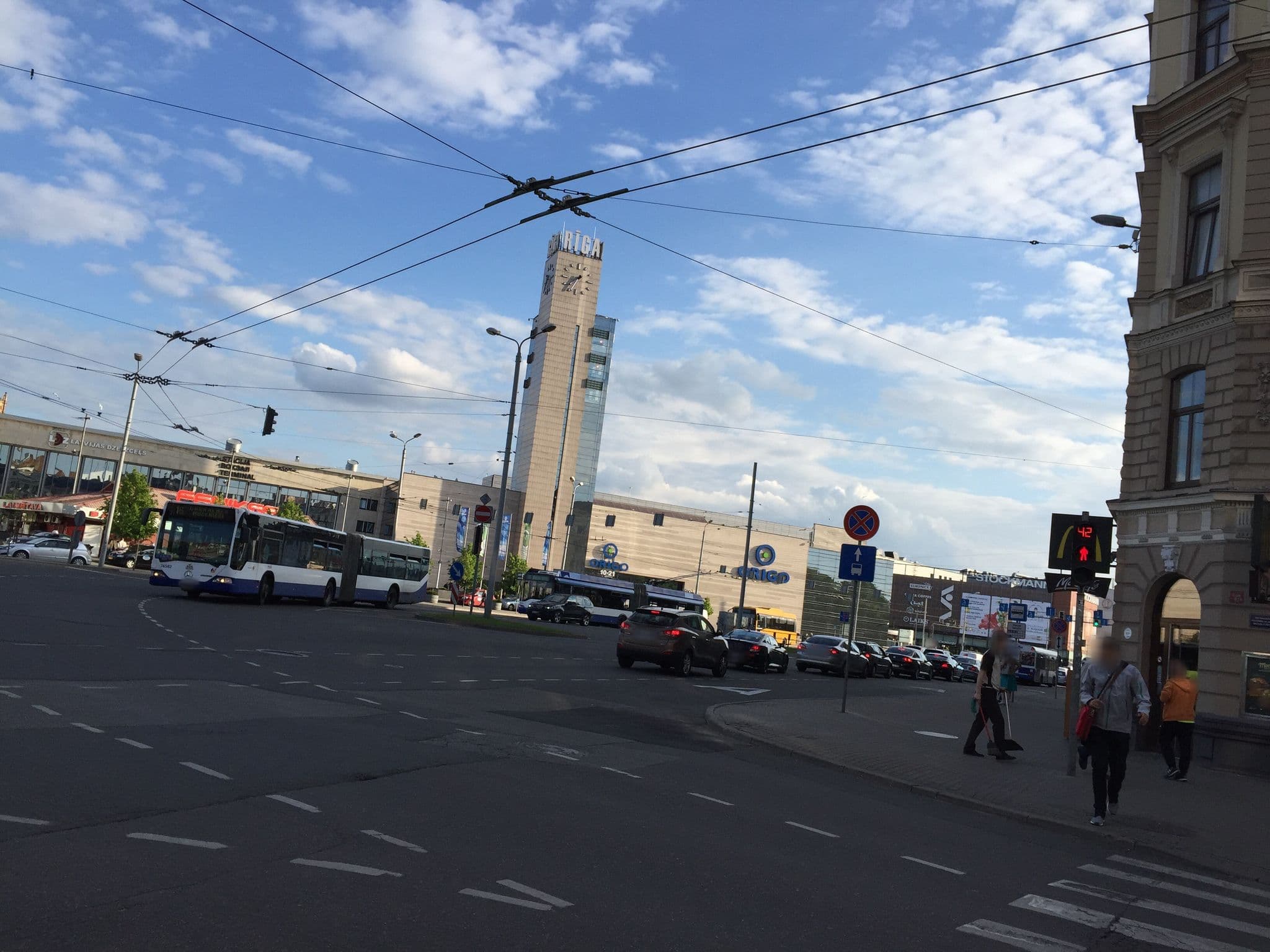Street view near Cinnamon Sally's backpacker hostel, Riga — © richlv (CC BY-SA · Mapillary)
