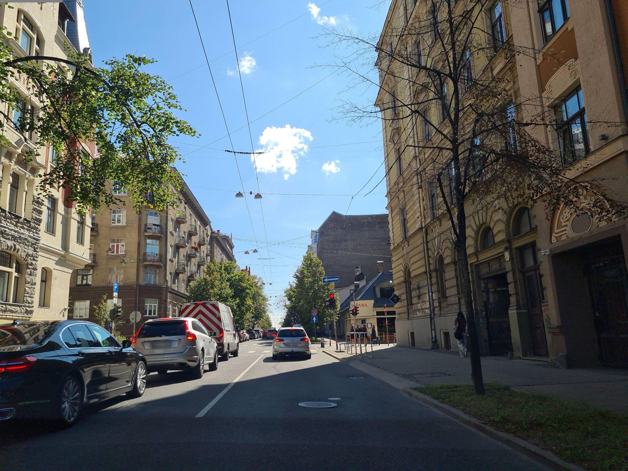 Street view near Stabu Sēta Residence, Vecrīga — © kino (CC BY-SA · Mapillary)