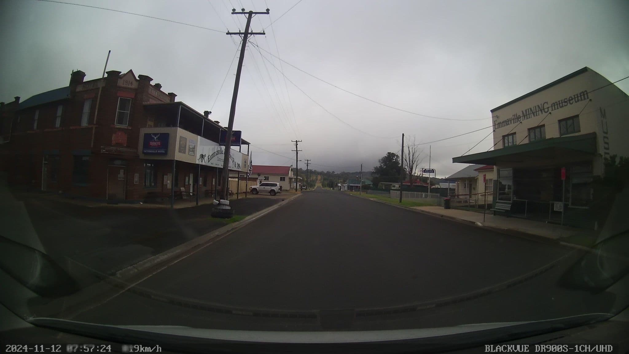 Street view near Tattersalls Hotel, Glen Innes — © bob3bob3 (CC BY-SA · Mapillary)