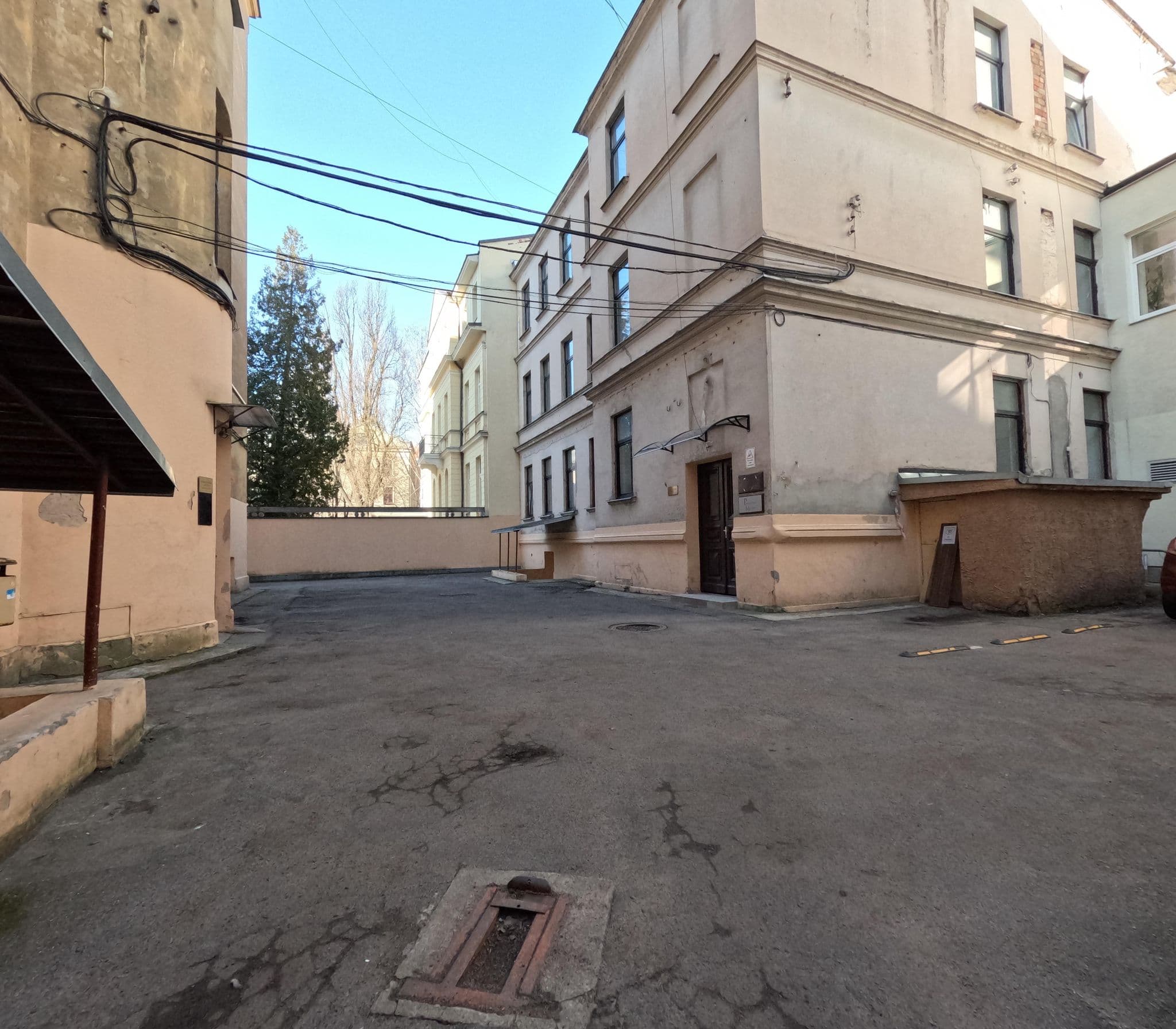 Street view near Mosaic Hotel, Vecrīga — © richlv (CC BY-SA · Mapillary)