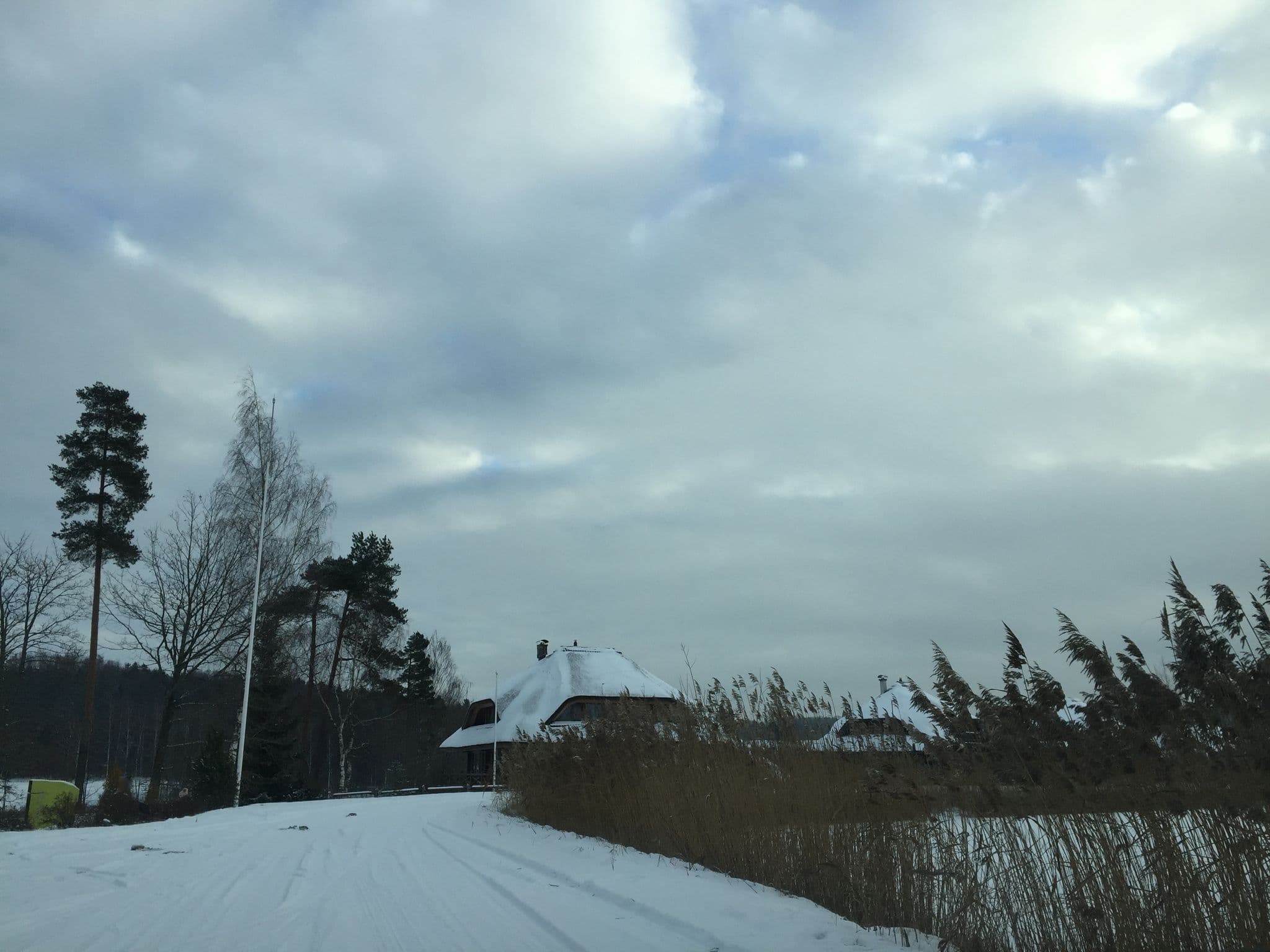 Street view near Jonathan Spa Estate, Drabeši — © richlv (CC BY-SA · Mapillary)