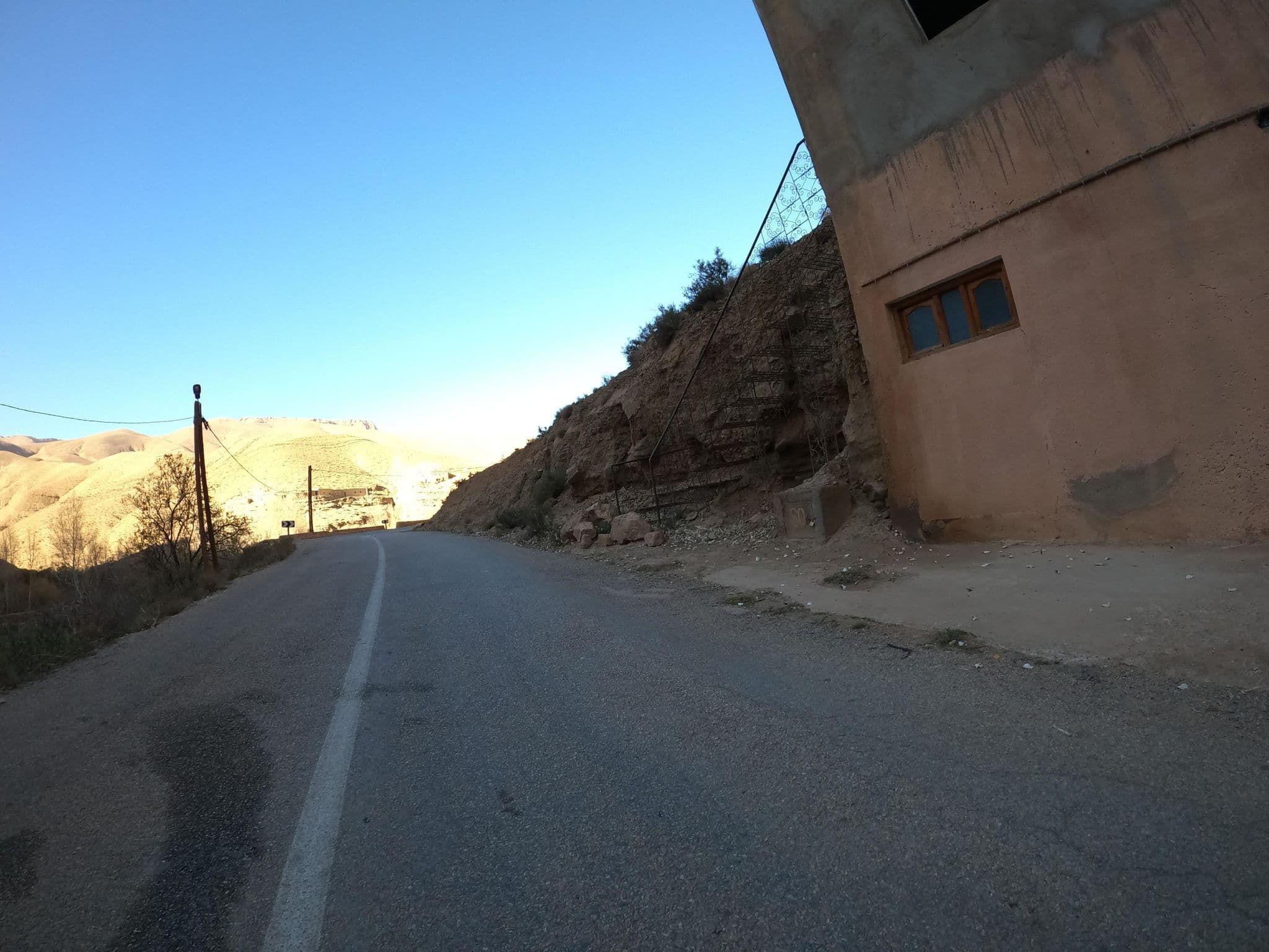 Street view near Berbère de la Montagne, Boumalne Dades — © masterofnoroad (CC BY-SA · Mapillary)