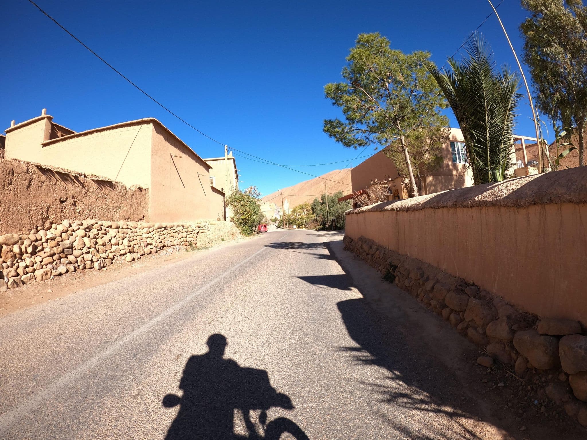 Street view near Les 5 Lunes, Boumalne Dades — © masterofnoroad (CC BY-SA · Mapillary)