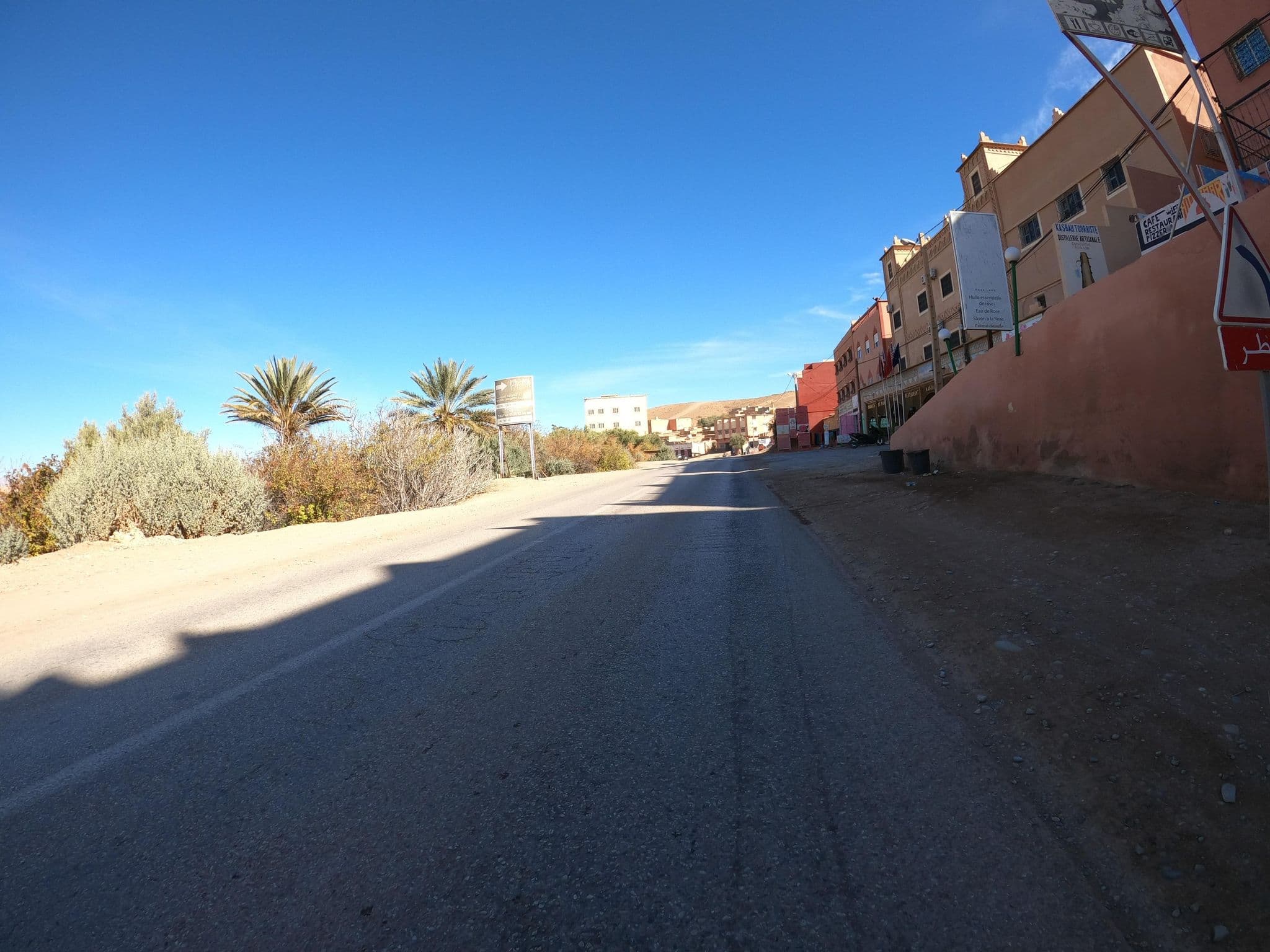 Street view near Kasbah Dar Diafa, Kelaat Mgouna — © masterofnoroad (CC BY-SA · Mapillary)