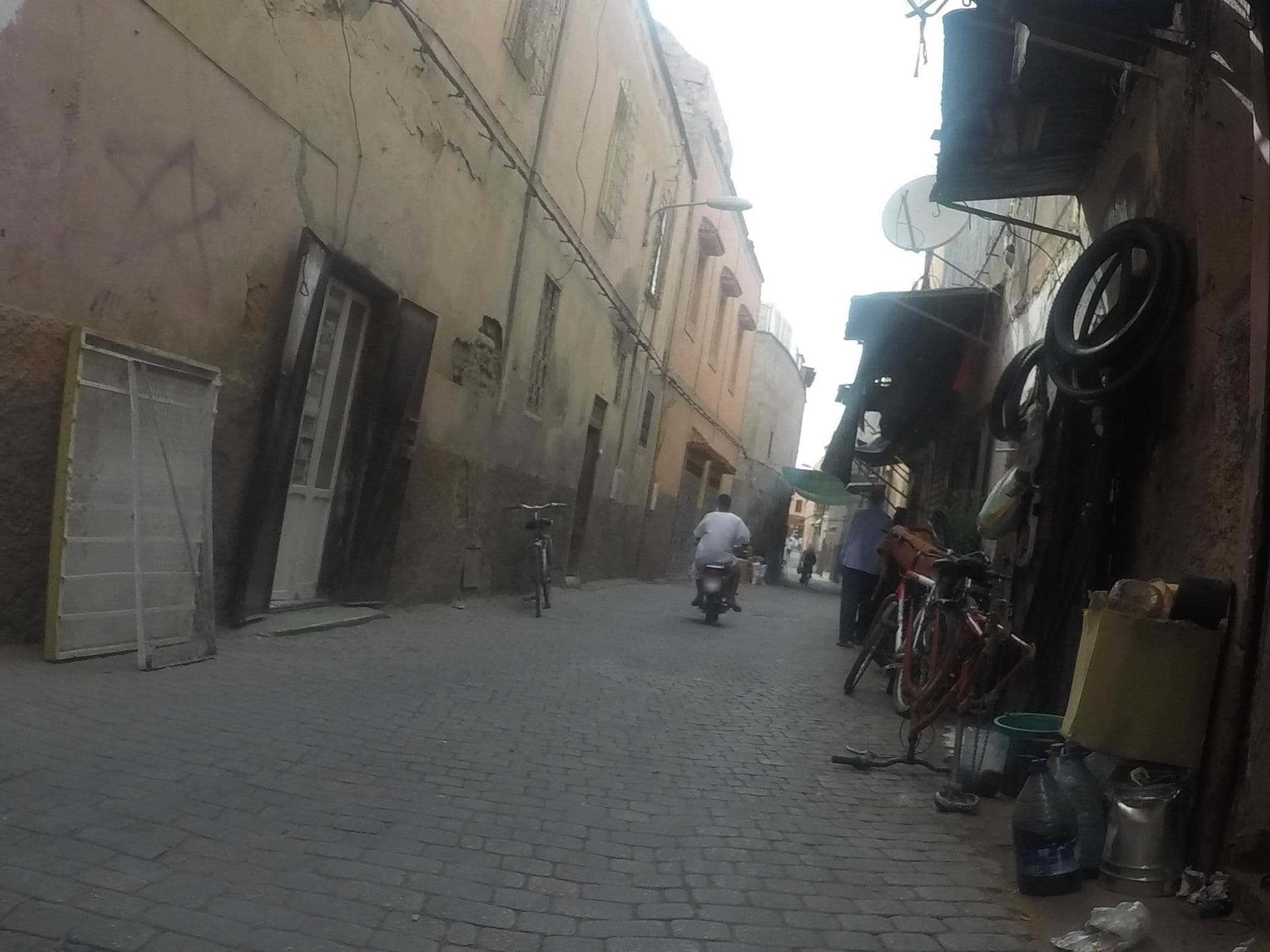 Street view near Riad Maison Do, Marrakesh — © chrisbeddow (CC BY-SA · Mapillary)