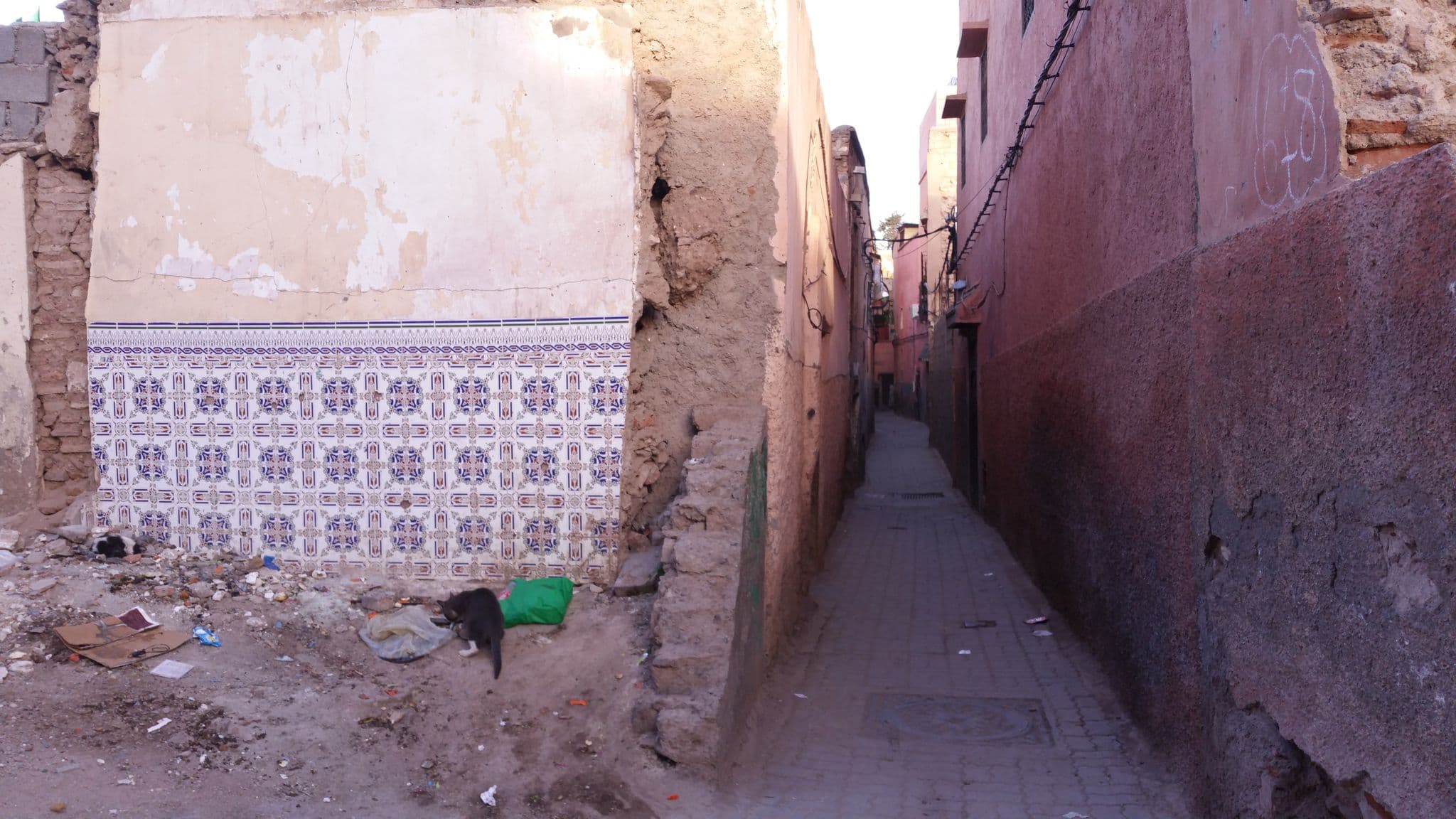 Street view near Riad Shaloma, Méchouar-Kasba — © shlublu (CC BY-SA · Mapillary)