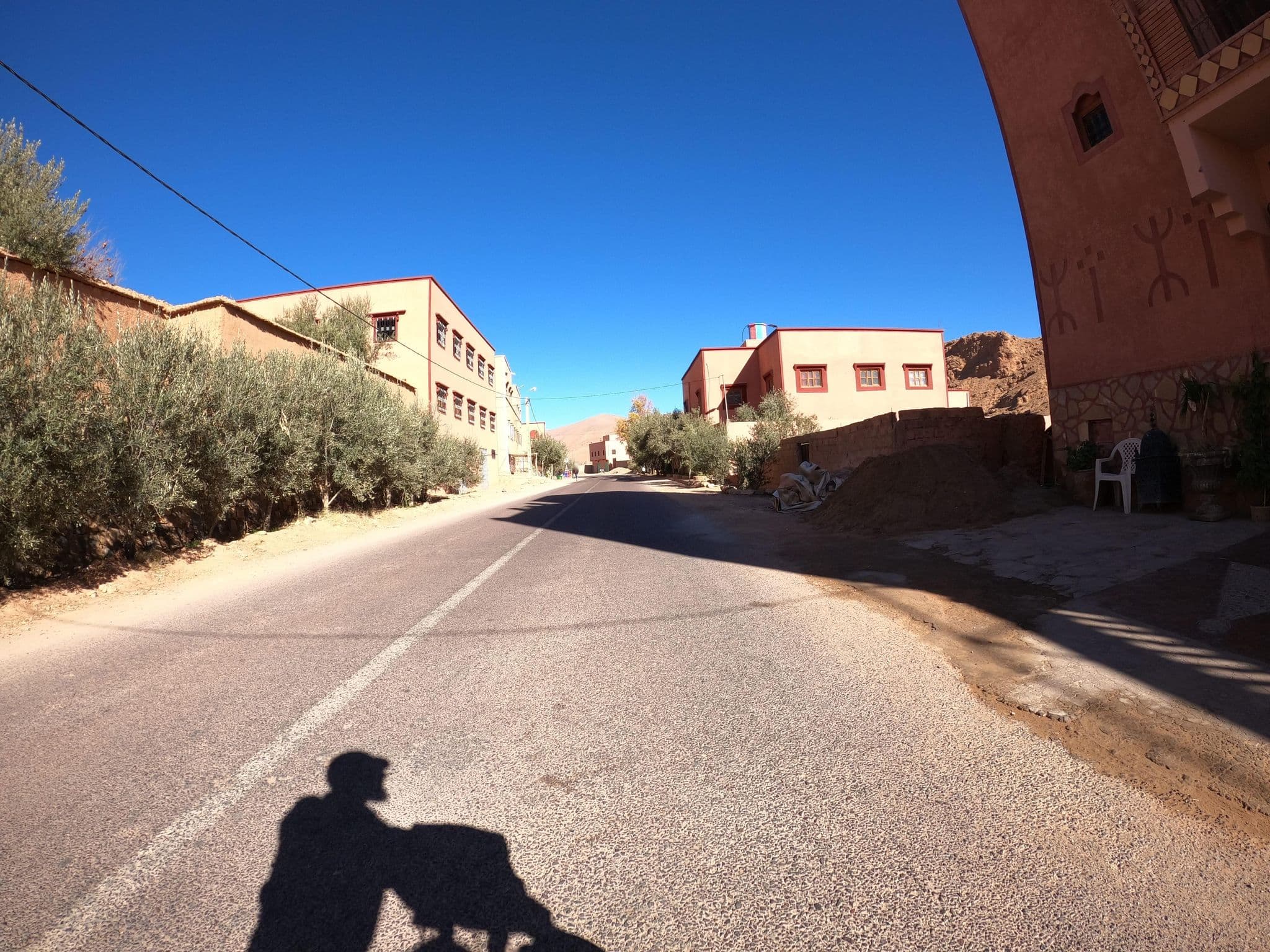 Street view near Maison D'Hôtes Restaurant Chez L'Habitant Amazigh, Boumalne Dades — © masterofnoroad (CC BY-SA · Mapillary)