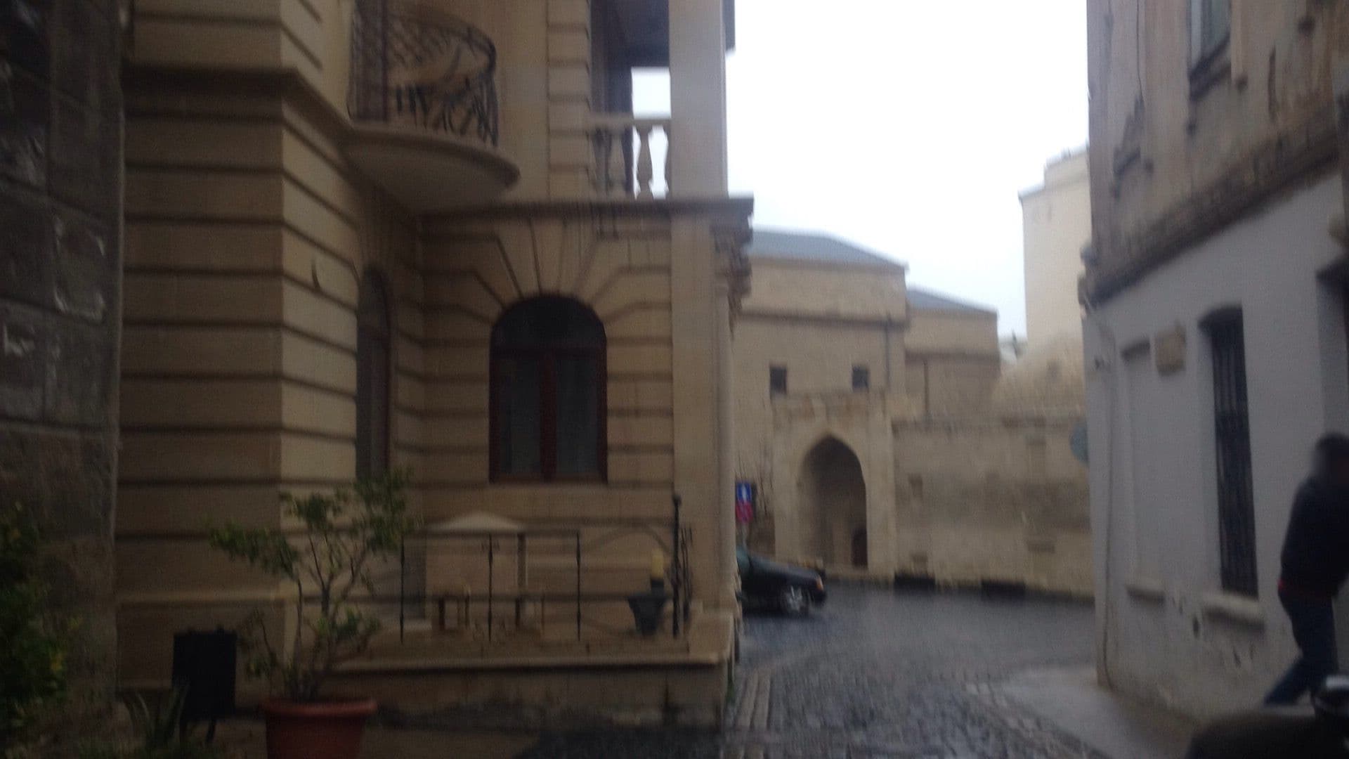 Street view near Azəri İçəri Şəhər, Badamdar — © geomapper69 (CC BY-SA · Mapillary)