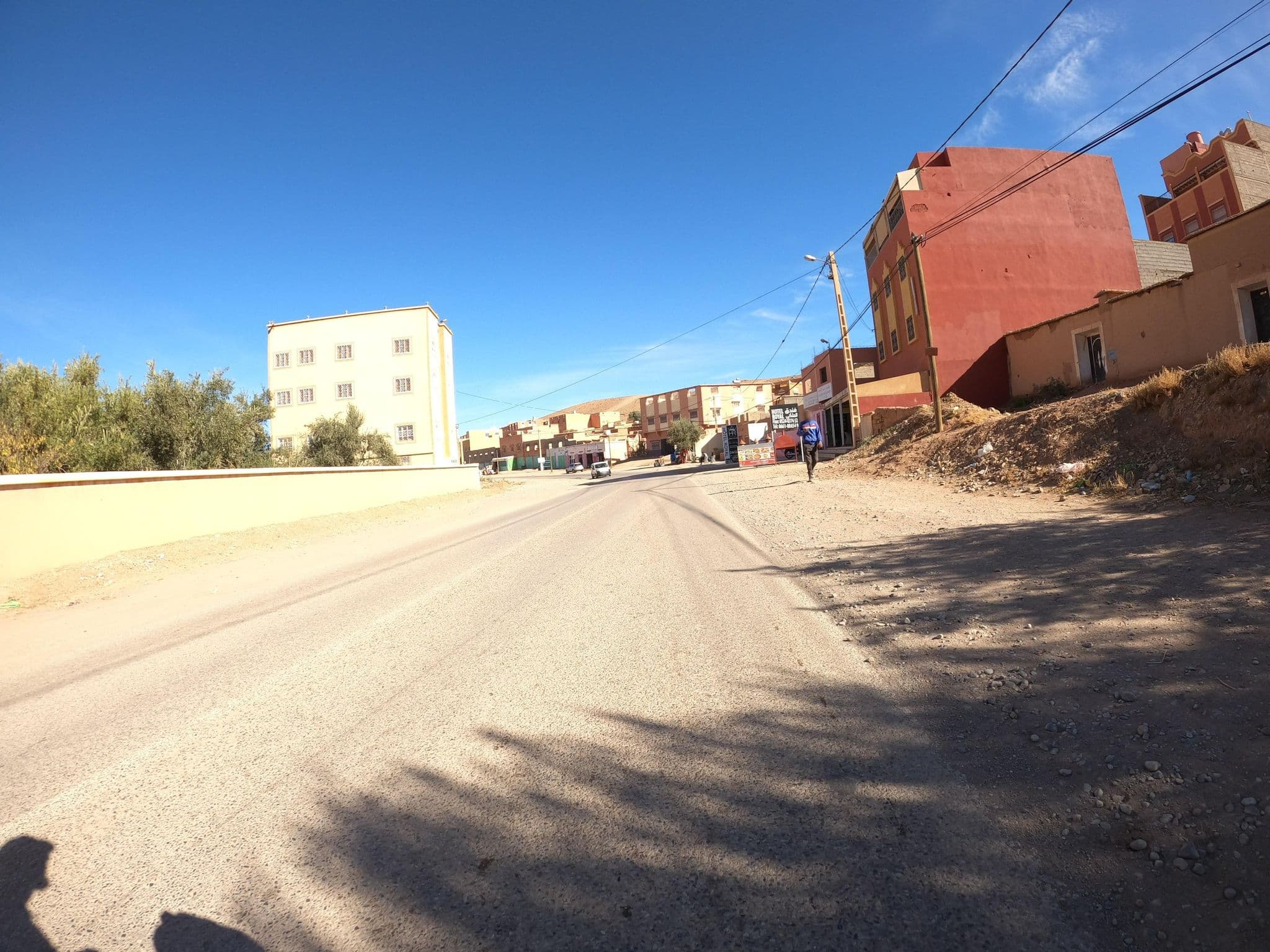 Street view near hotel royal, Kelaat Mgouna — © masterofnoroad (CC BY-SA · Mapillary)