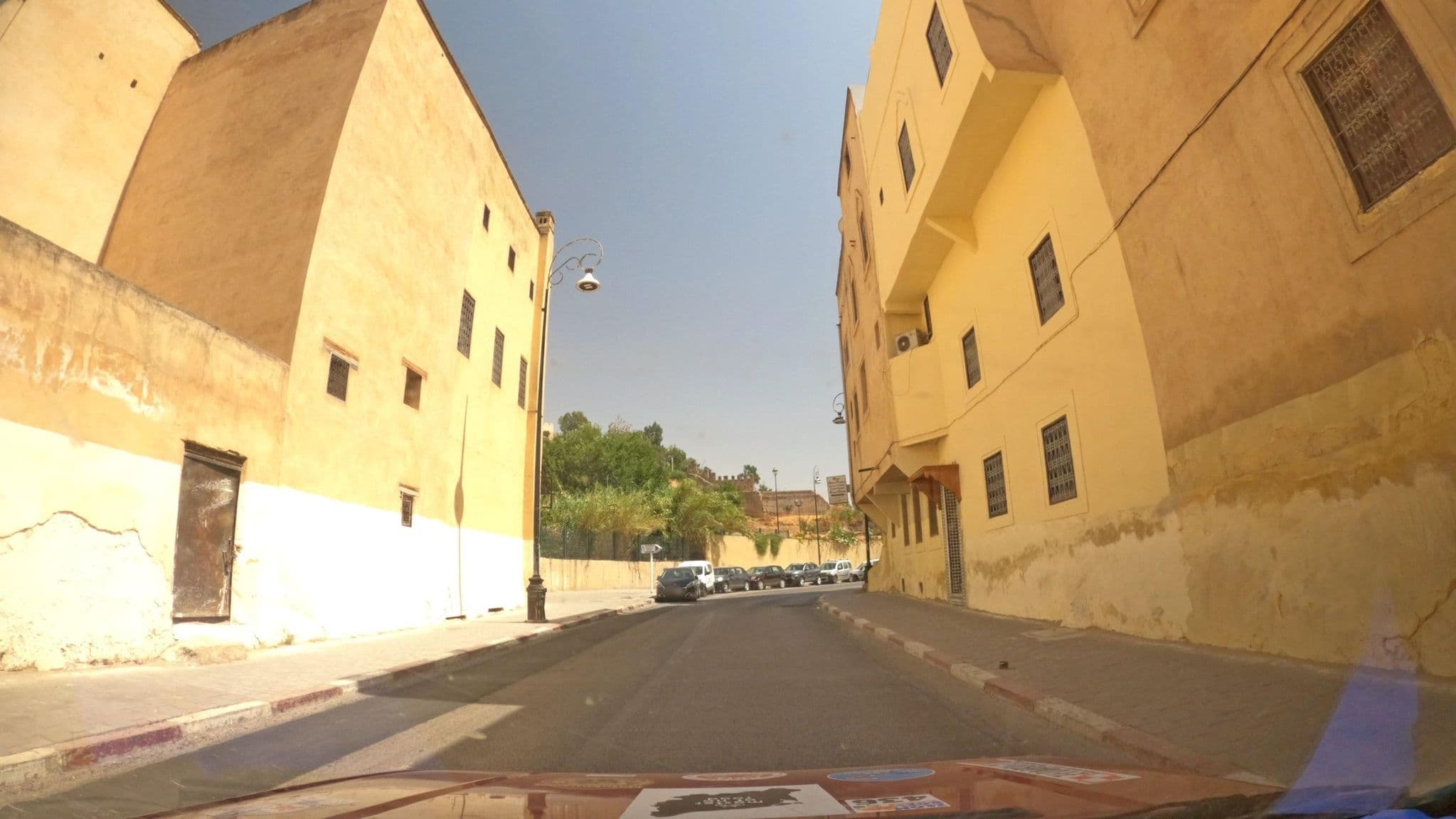 Street view near Maison d'hôtes, Fès al Bali — © masterofnoroad (CC BY-SA · Mapillary)