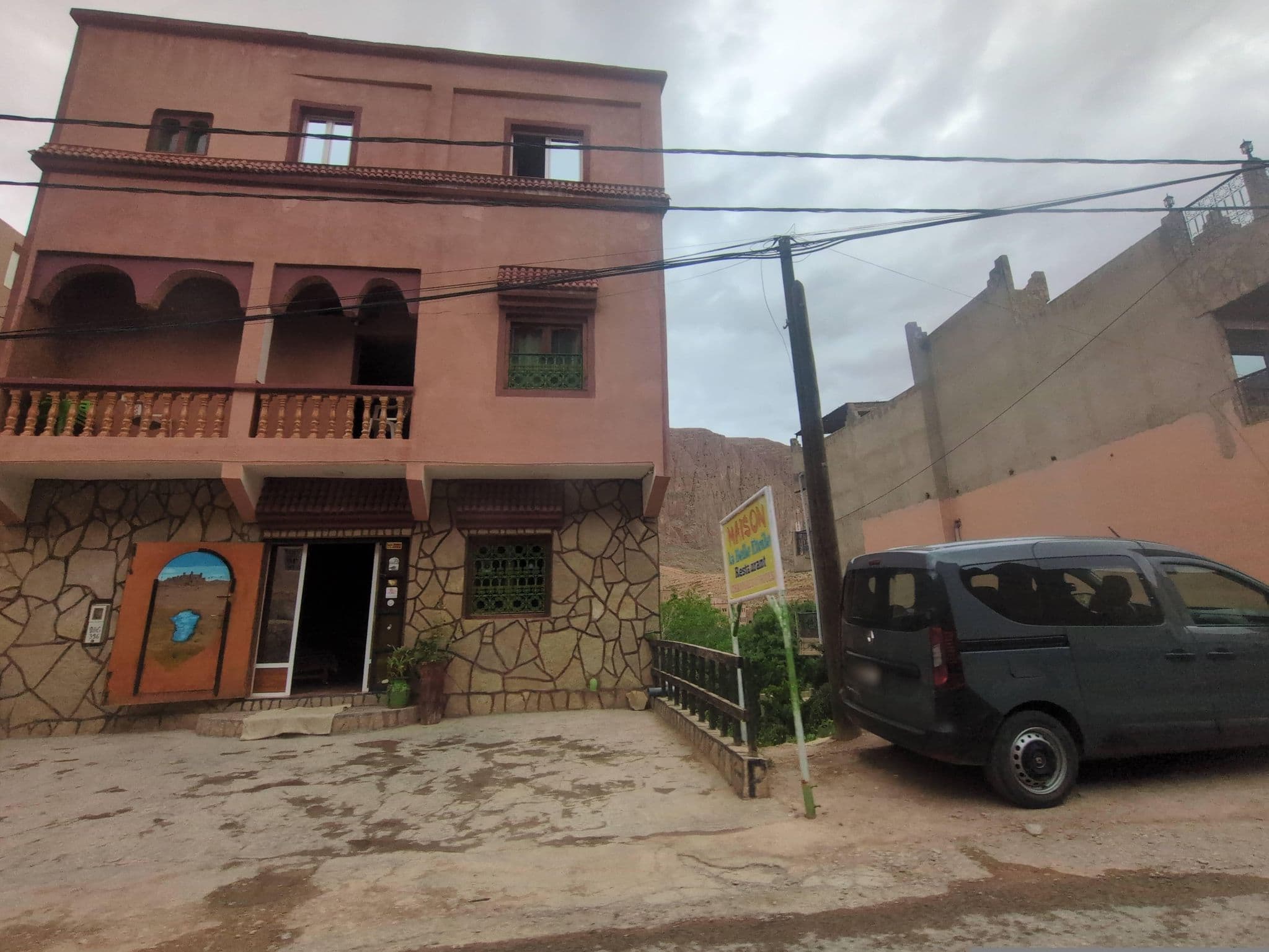 Street view near Dar Relax Hostel, Tinghir — © jamesmstone (CC BY-SA · Mapillary)