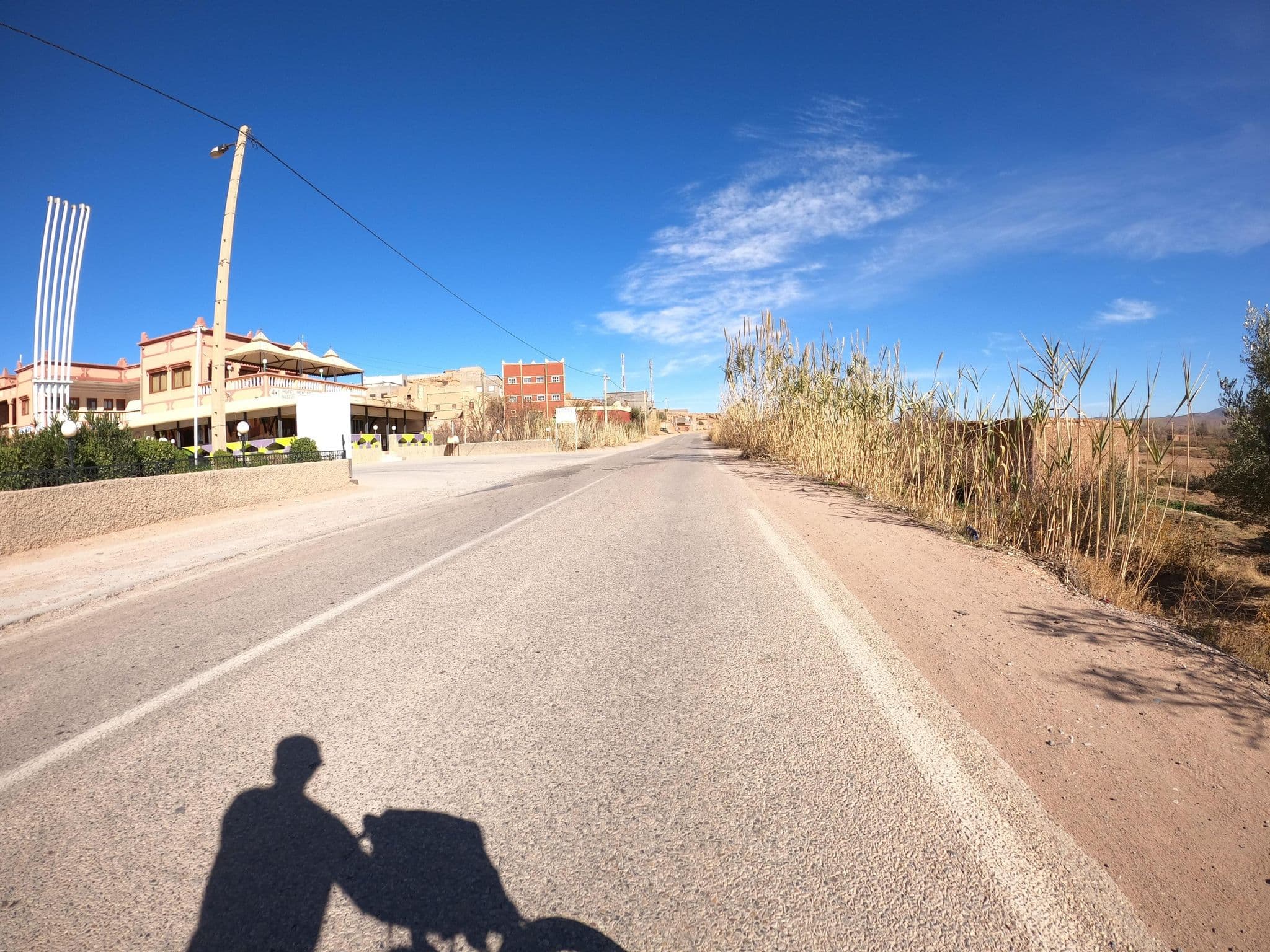 Street view near Hotel Mandar Saghrou Tazakte, Kelaat Mgouna — © masterofnoroad (CC BY-SA · Mapillary)