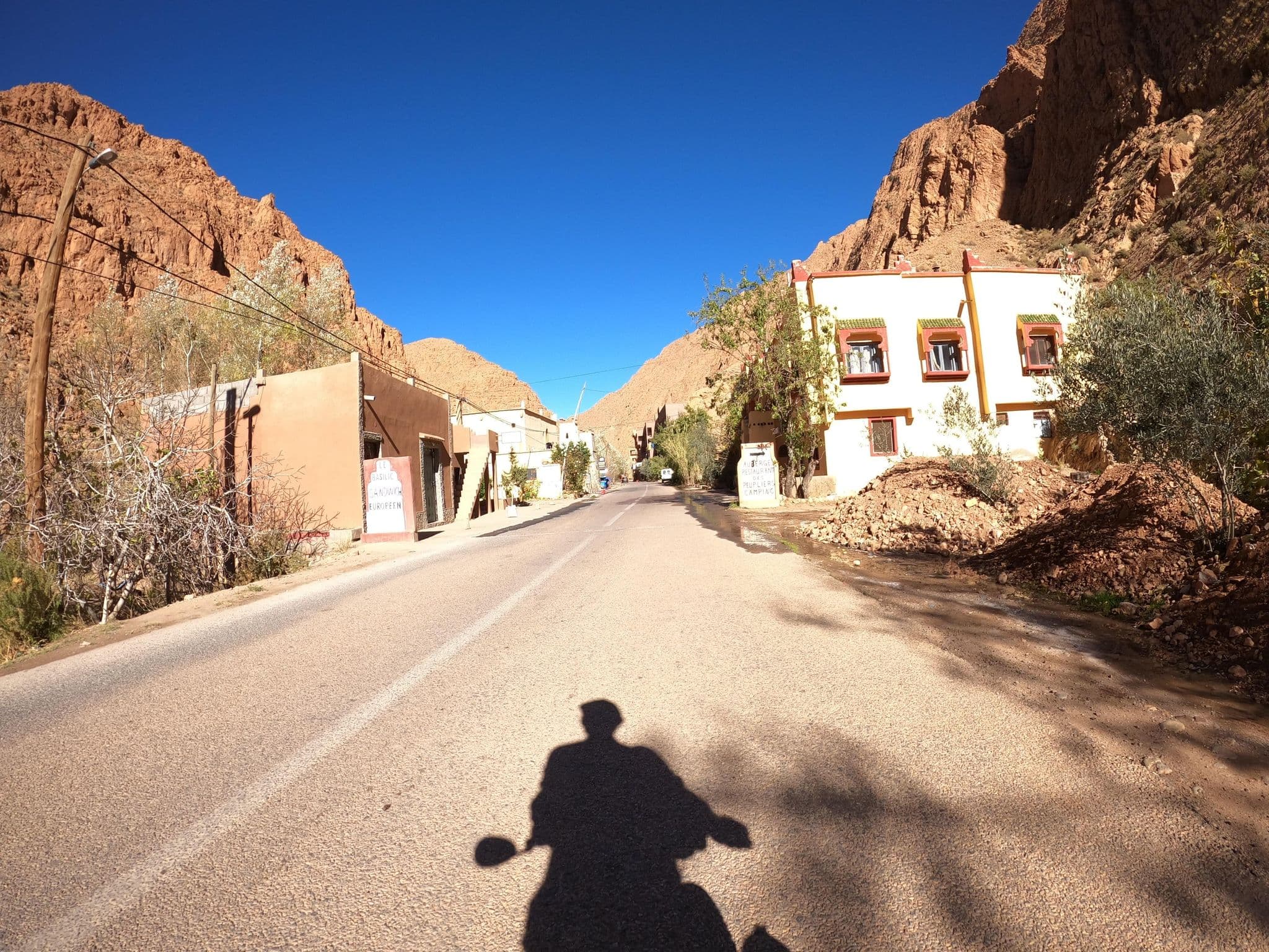 Street view near Les peupliers, Boumalne Dades — © masterofnoroad (CC BY-SA · Mapillary)