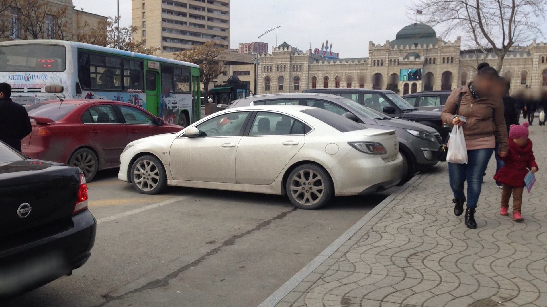 Street view near Asnaf Suites Otel, Baku — © geomapper69 (CC BY-SA · Mapillary)