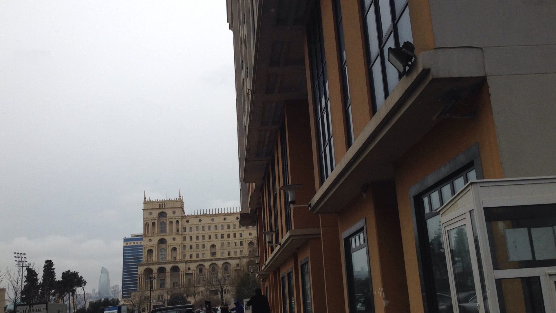 Street view near Bulvar Plaza, Baku — © geomapper69 (CC BY-SA · Mapillary)