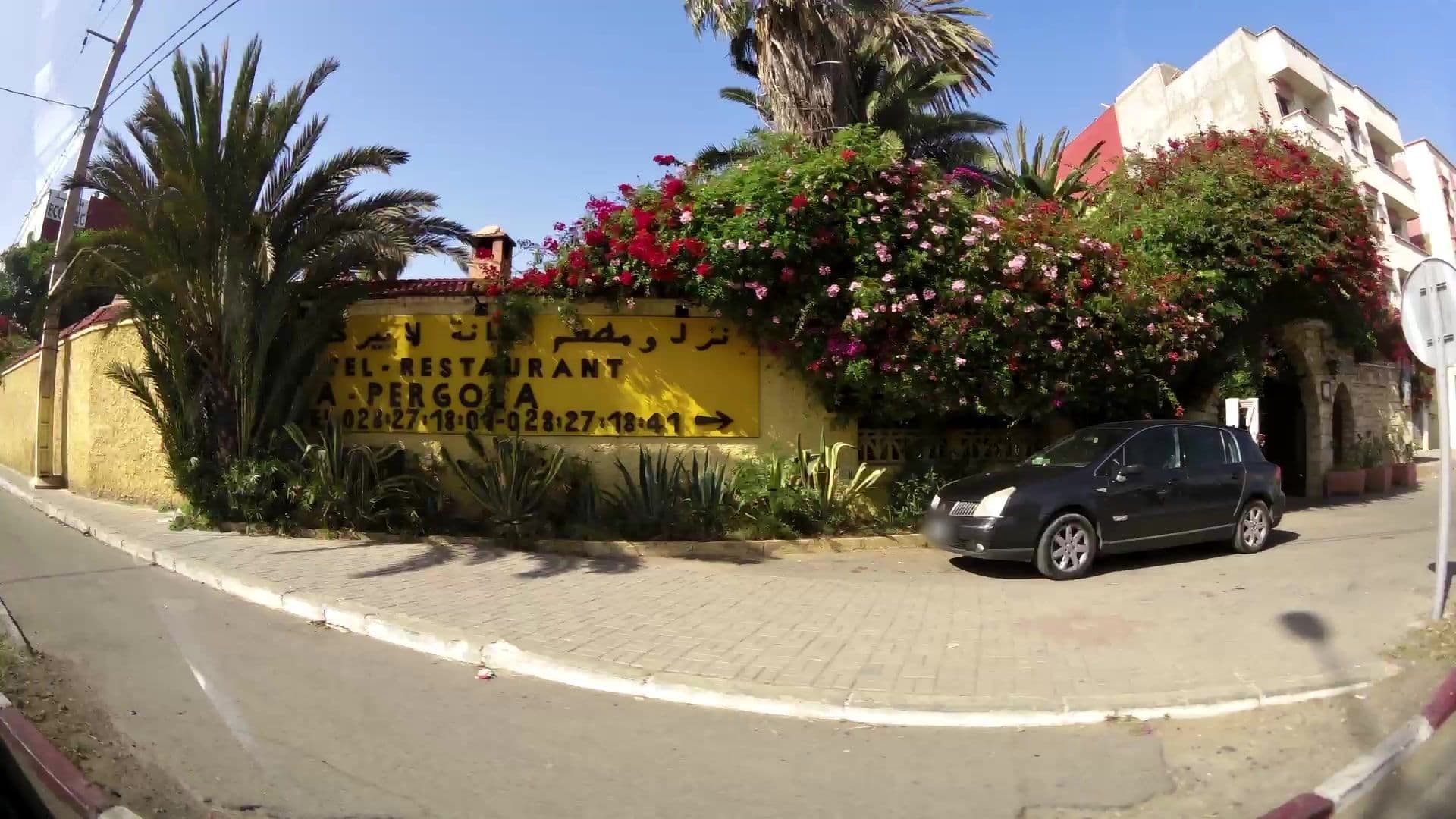 Street view near Hotel La Pergola, Dchira El Jihadia — © kaartcam (CC BY-SA · Mapillary)