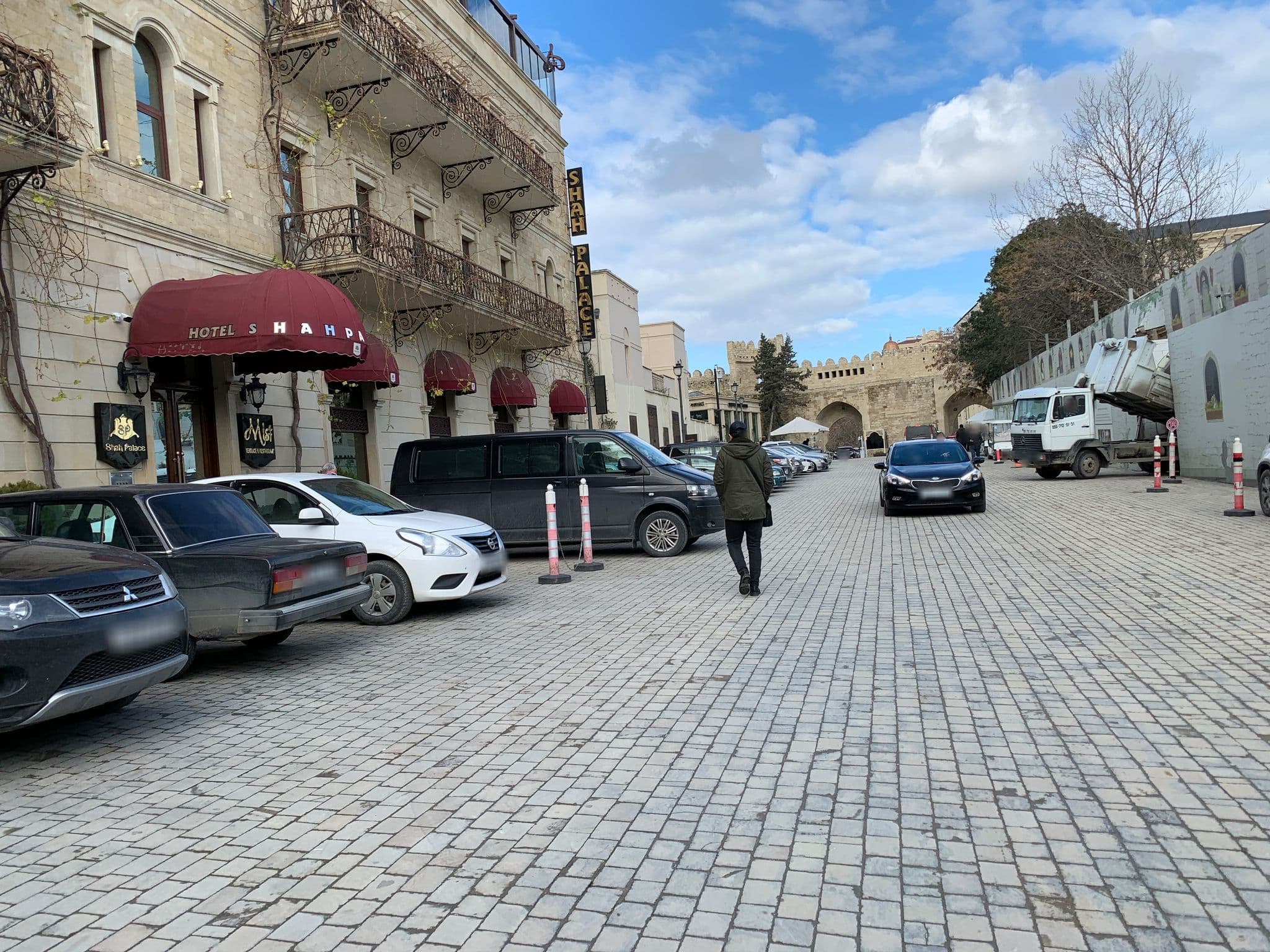 Street view near Shah Palace Hotel Baku, Badamdar — © robot8a (CC BY-SA · Mapillary)