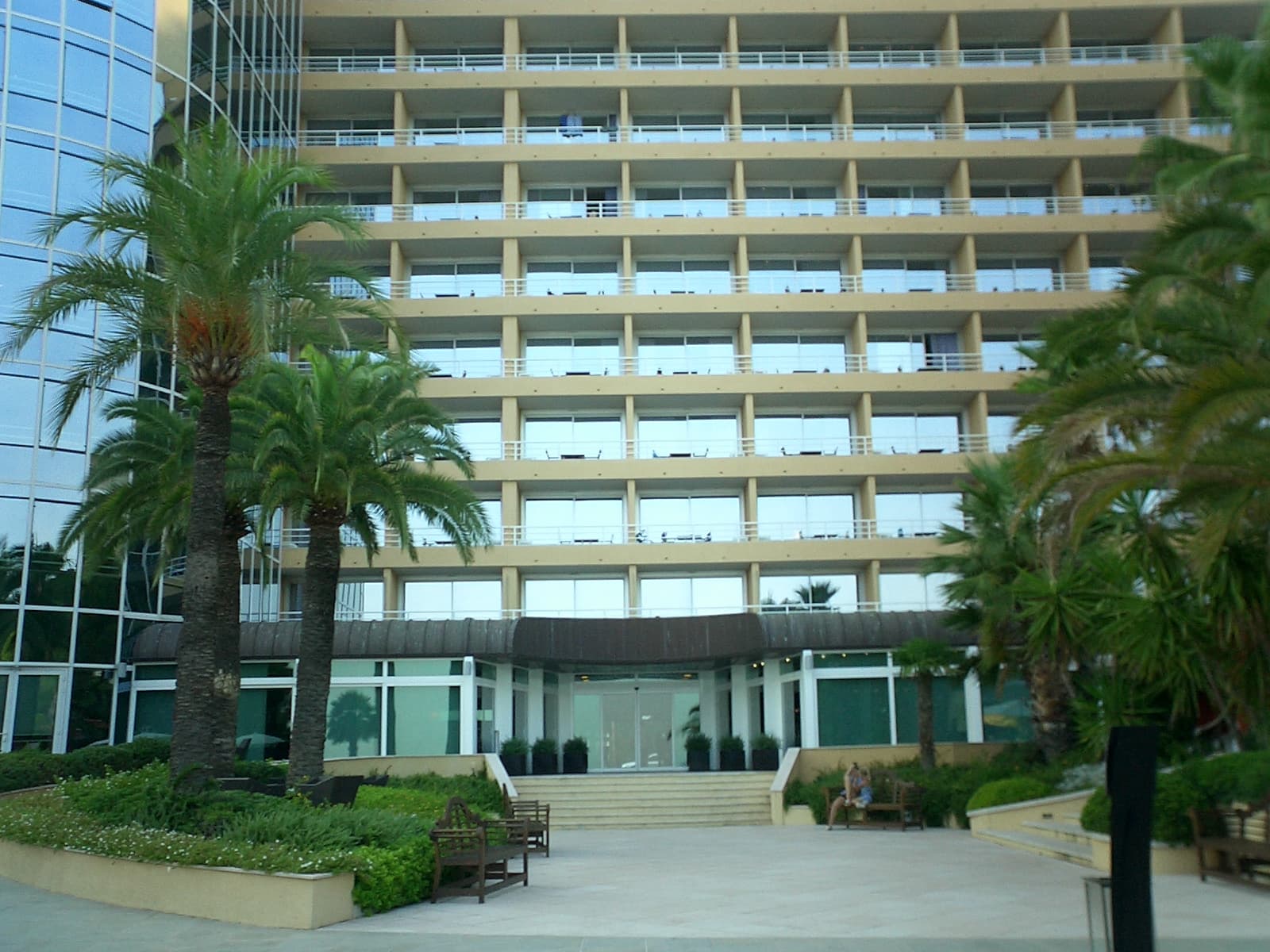 Le Méridien Beach Plaza (via Wikimedia Commons, CC BY 3.0)
