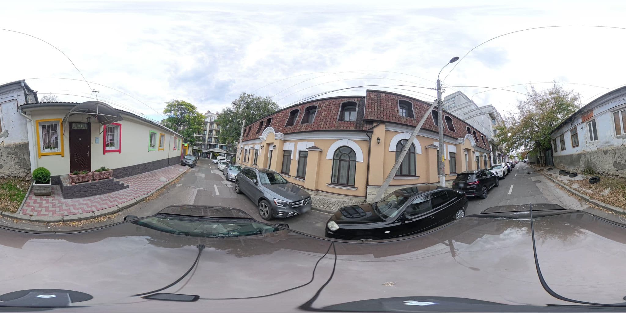 Street view near Roxen Hotel, Chisinau — © Sku1255 (CC BY-SA · Mapillary)