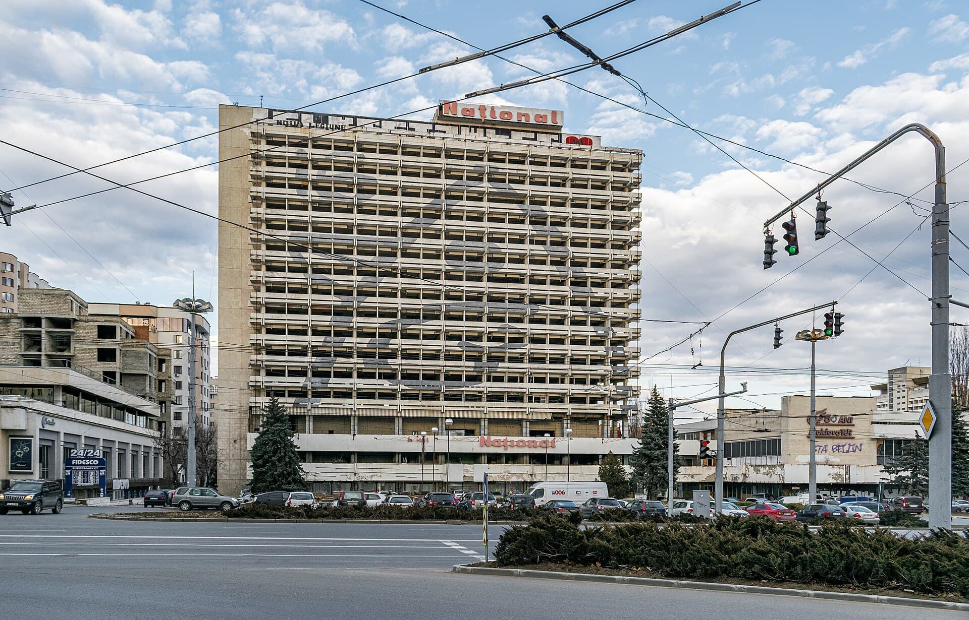 Hotel Chișinău (via Wikimedia Commons, CC0)