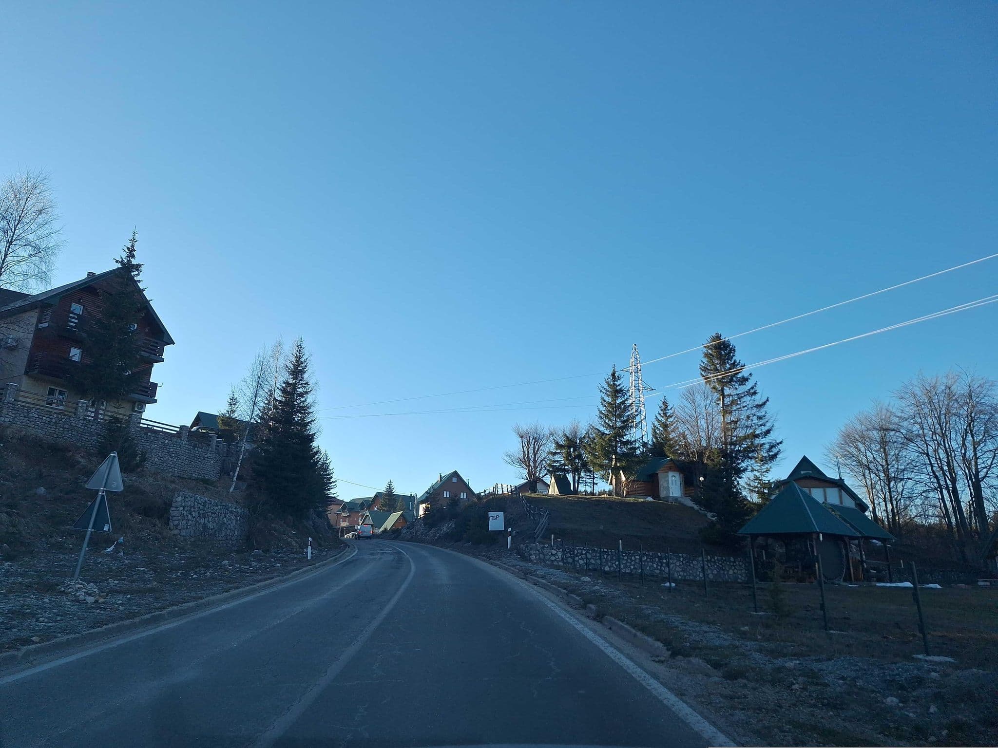 Street view near Durmitorski bungalovi, Žabljak — © gisbudva (CC BY-SA · Mapillary)