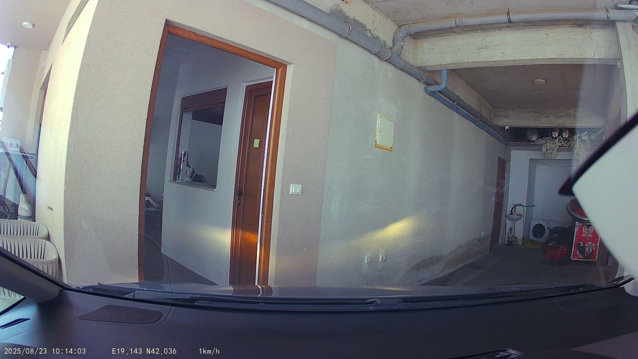 Street view near David Dobre Vode Hotel, Stari Bar — © pmilanovic (CC BY-SA · Mapillary)