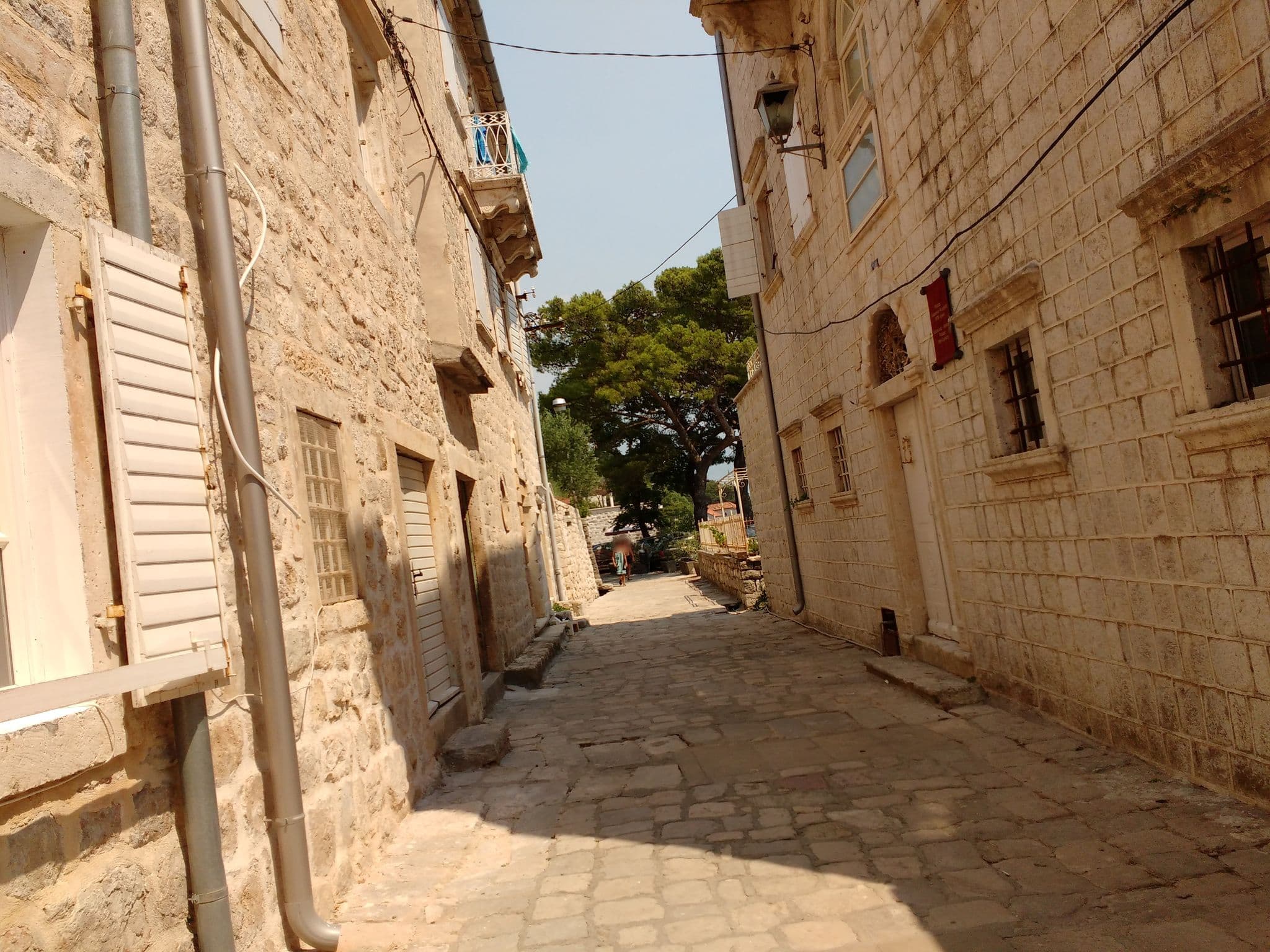 Street view near Mandzurkevitc Palace Apartments, Risan — © tiagofassoni (CC BY-SA · Mapillary)