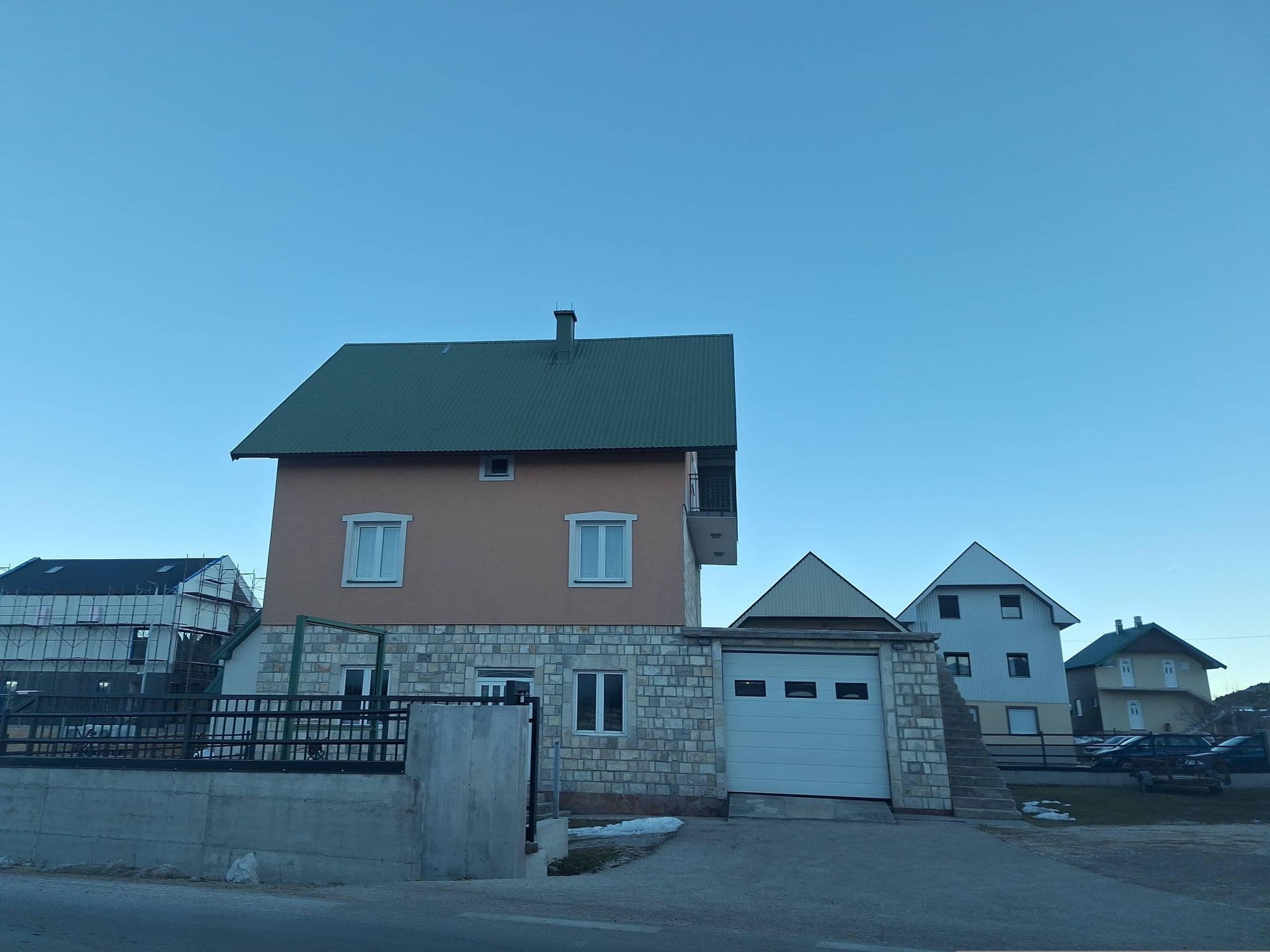 Street view near Rooms and Bungalows Sreten Žugić, Žabljak — © gisbudva (CC BY-SA · Mapillary)