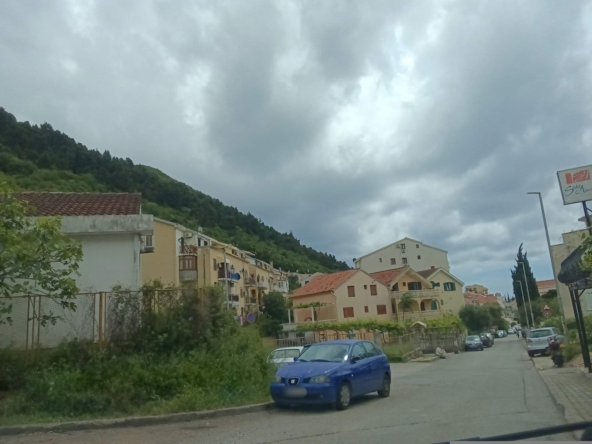 Street view near Saki Apartmani, Budva