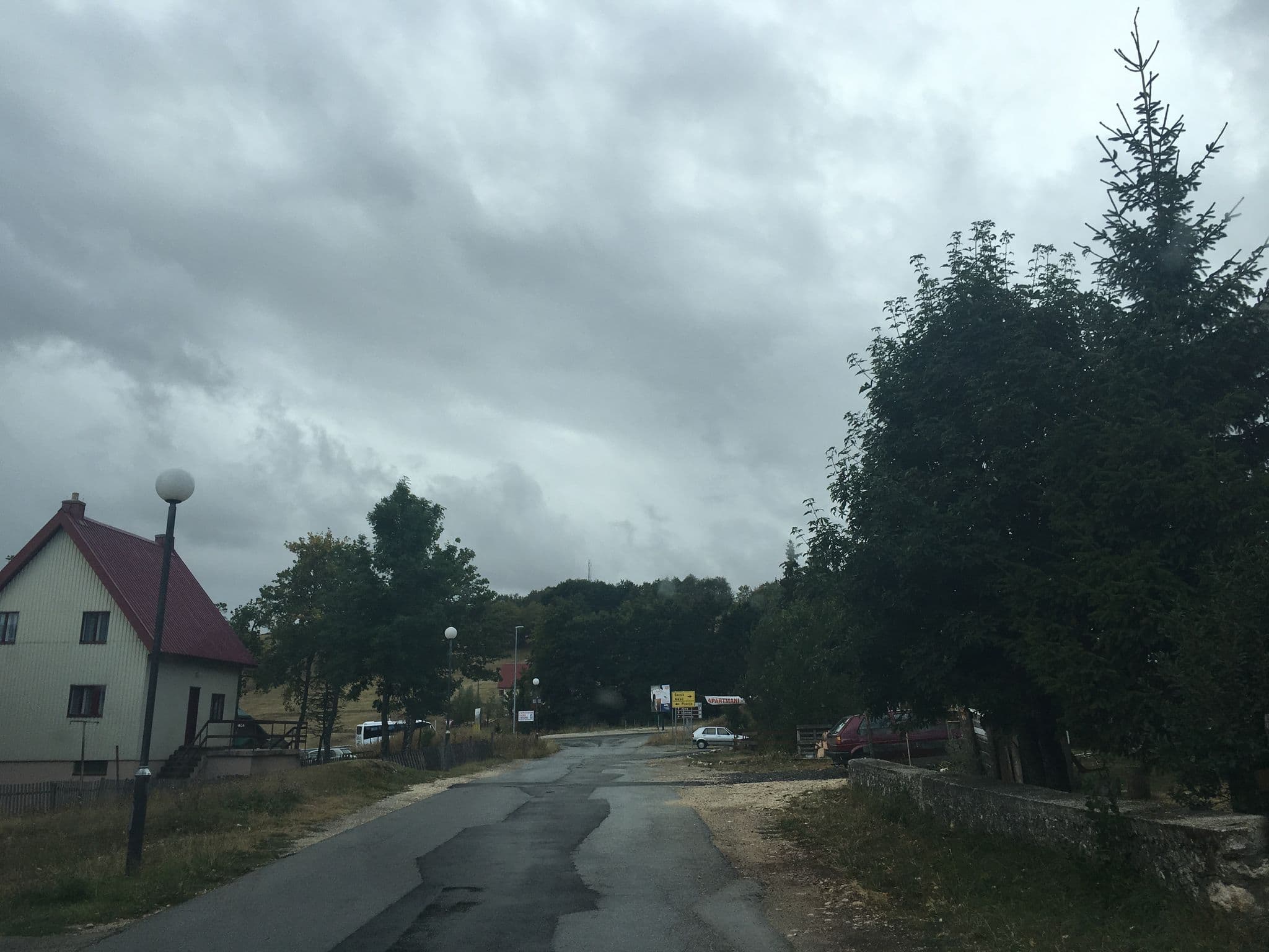 Street view near Petković Guesthouse, Žabljak — © batavs (CC BY-SA · Mapillary)