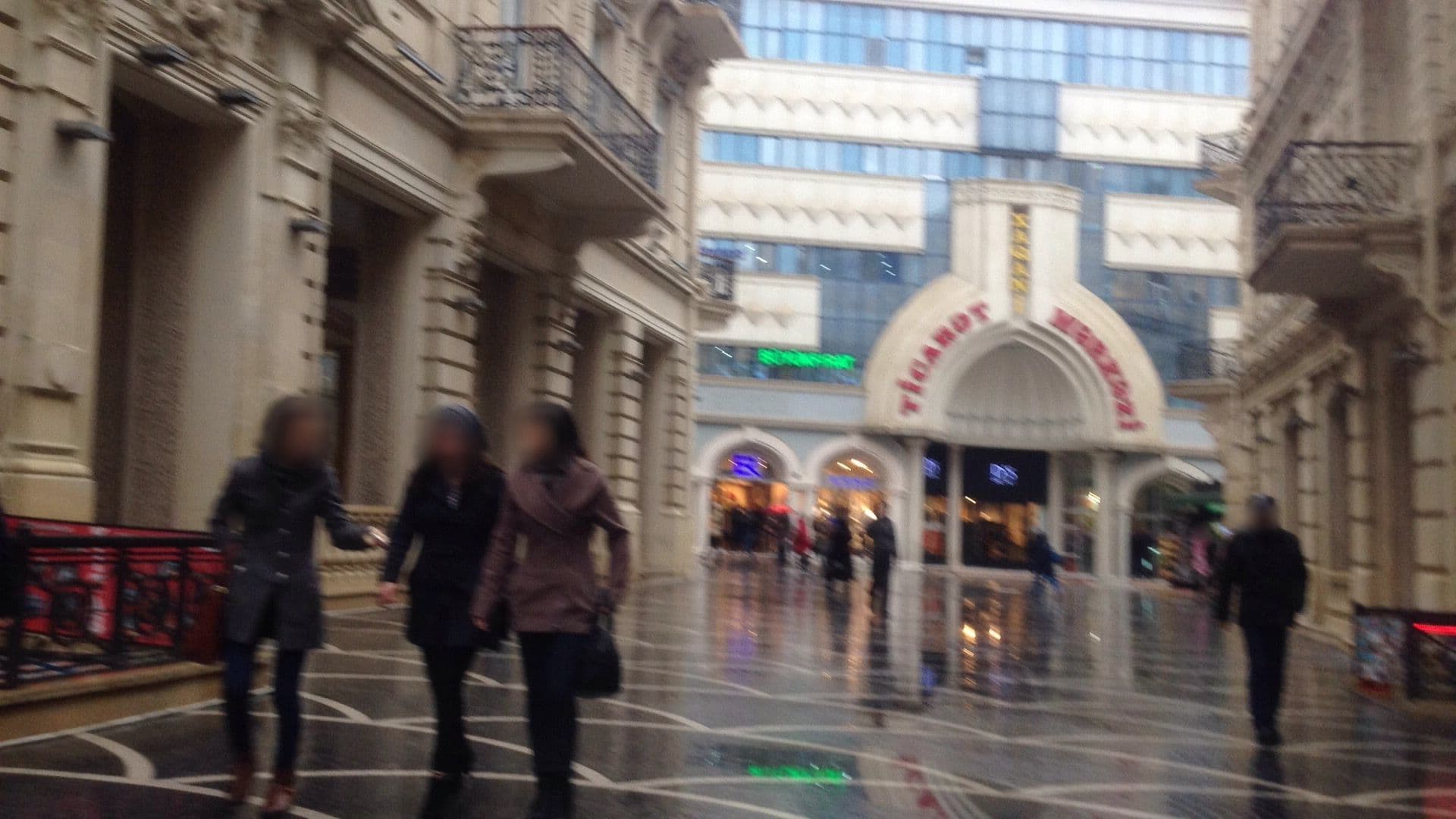 Street view near Malakan Otel, Baku — © geomapper69 (CC BY-SA · Mapillary)