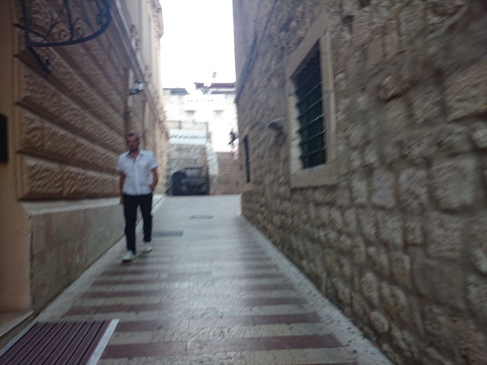 Street view near Cattaro - (Zgrada Napoleonovog Pozorišta), Kotor — © ebel (CC BY-SA · Mapillary)