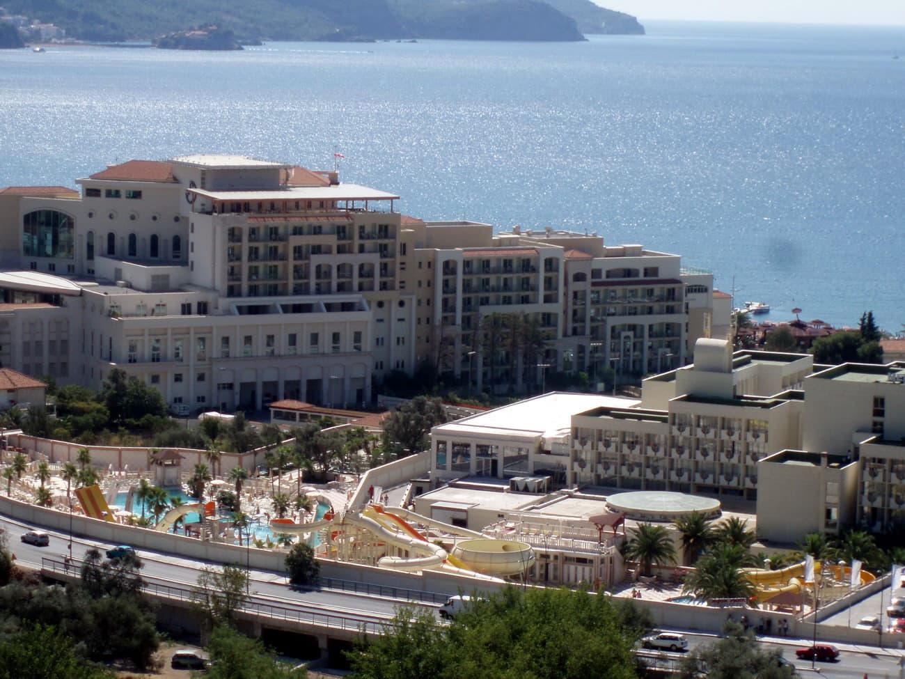 Hotel Splendid (via Wikimedia Commons, Public domain)