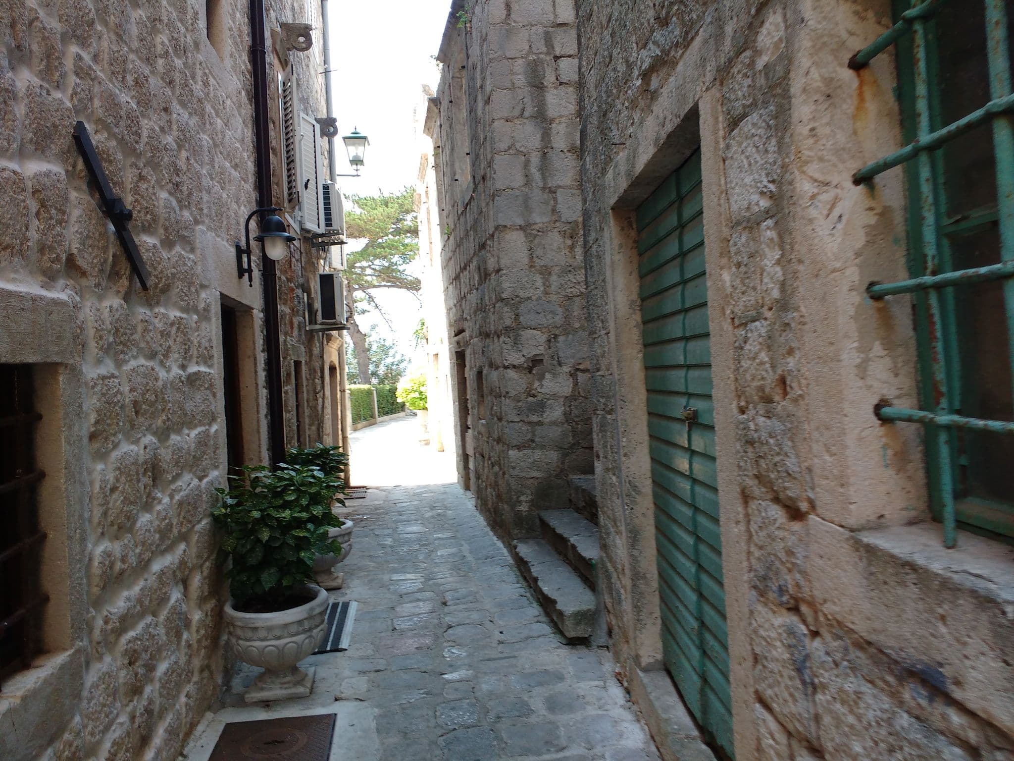 Street view near Hotel Conte, Risan — © tiagofassoni (CC BY-SA · Mapillary)