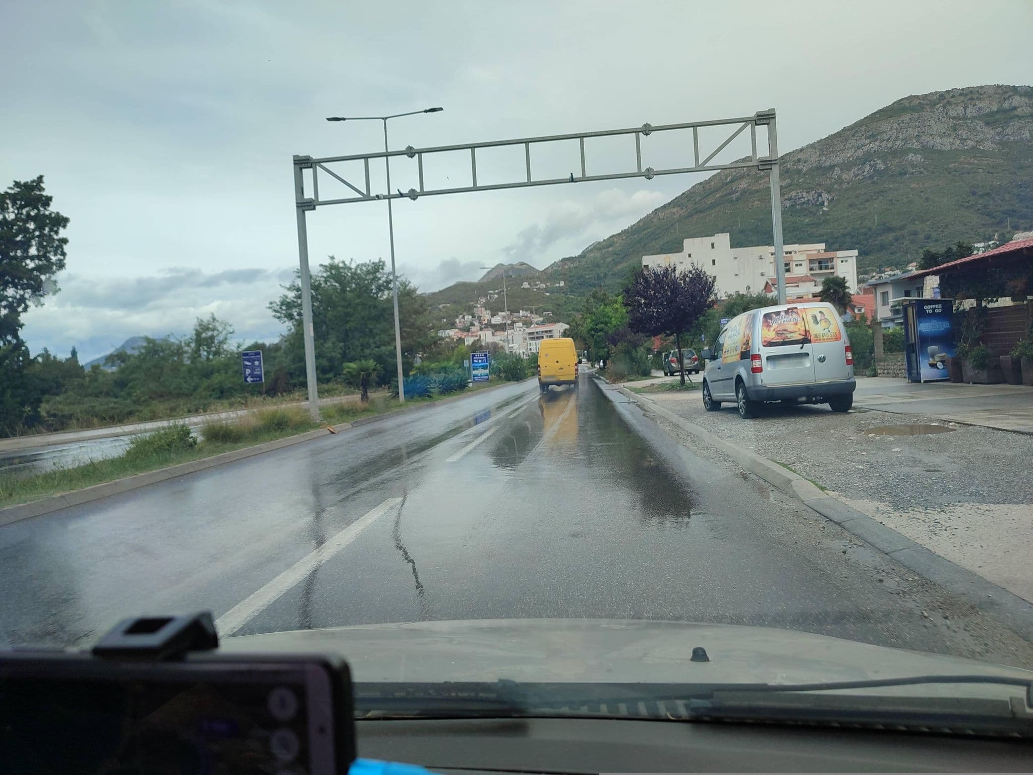 Street view near Apartments Cindrak, Šušanj — © pedja (CC BY-SA · Mapillary)