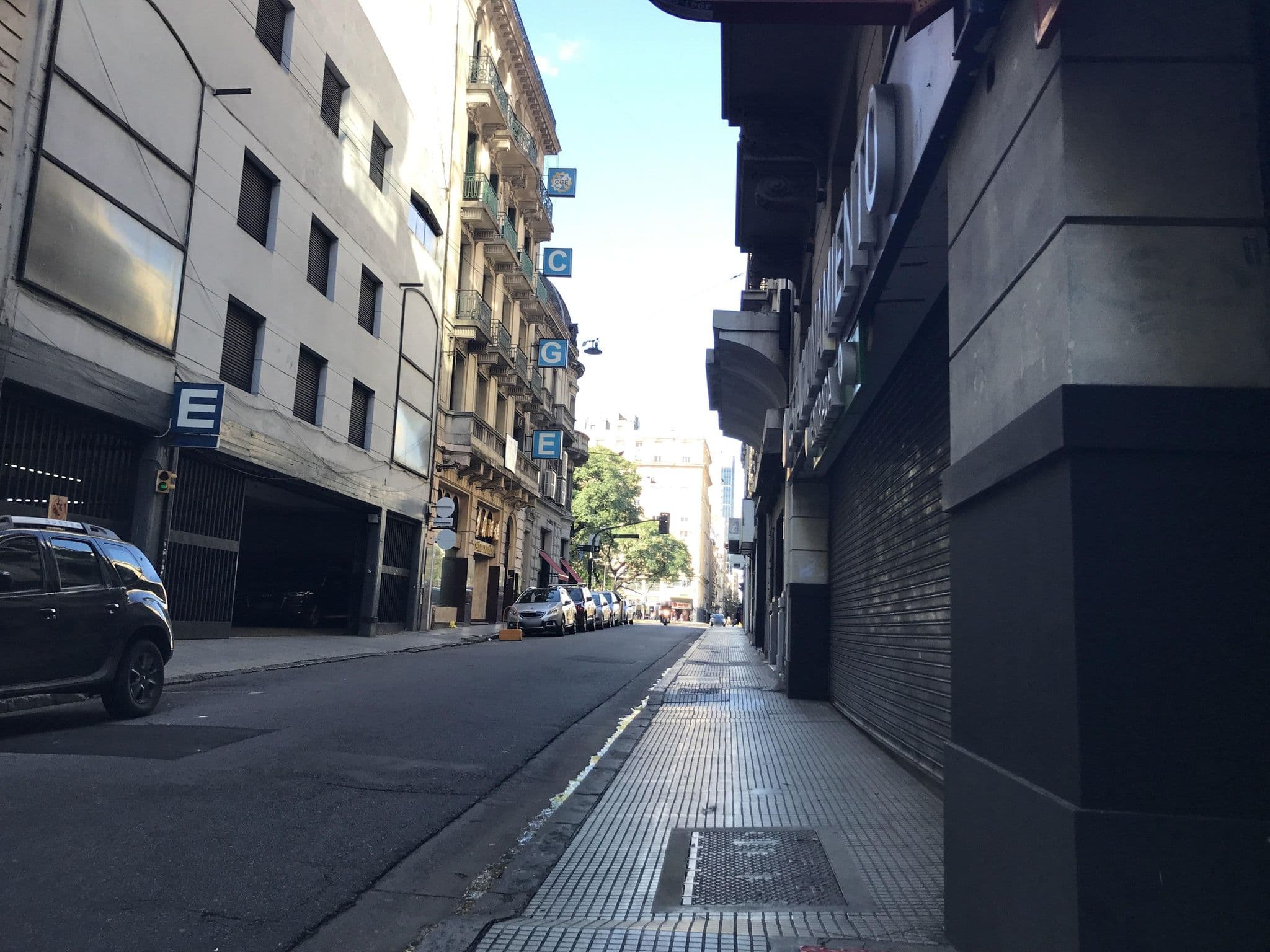 Street view near Gran Hotel de la Paix, Buenos Aires — © miguel_andrade (CC BY-SA · Mapillary)