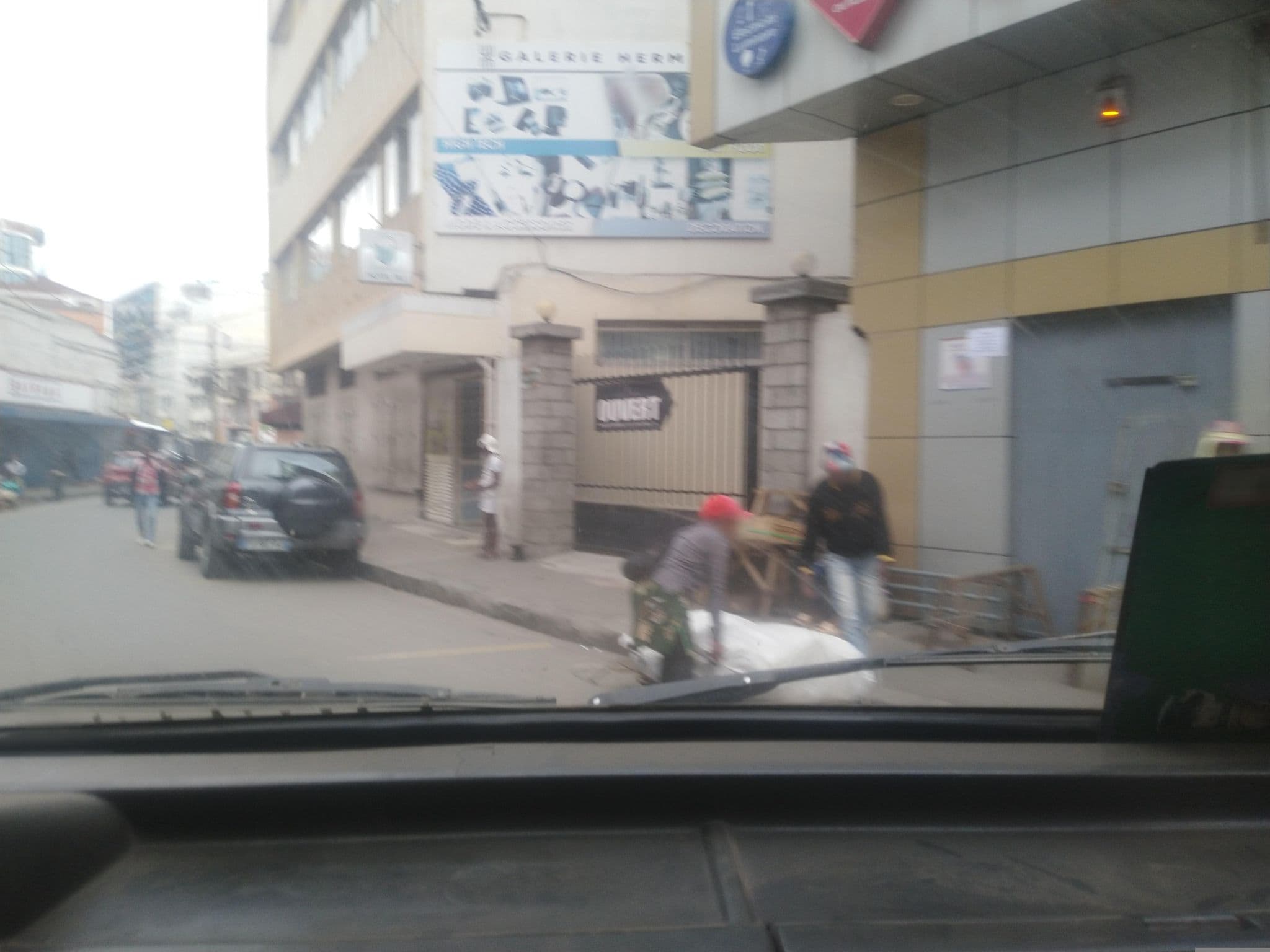 Street view near Taj Hôtel, Antananarivo