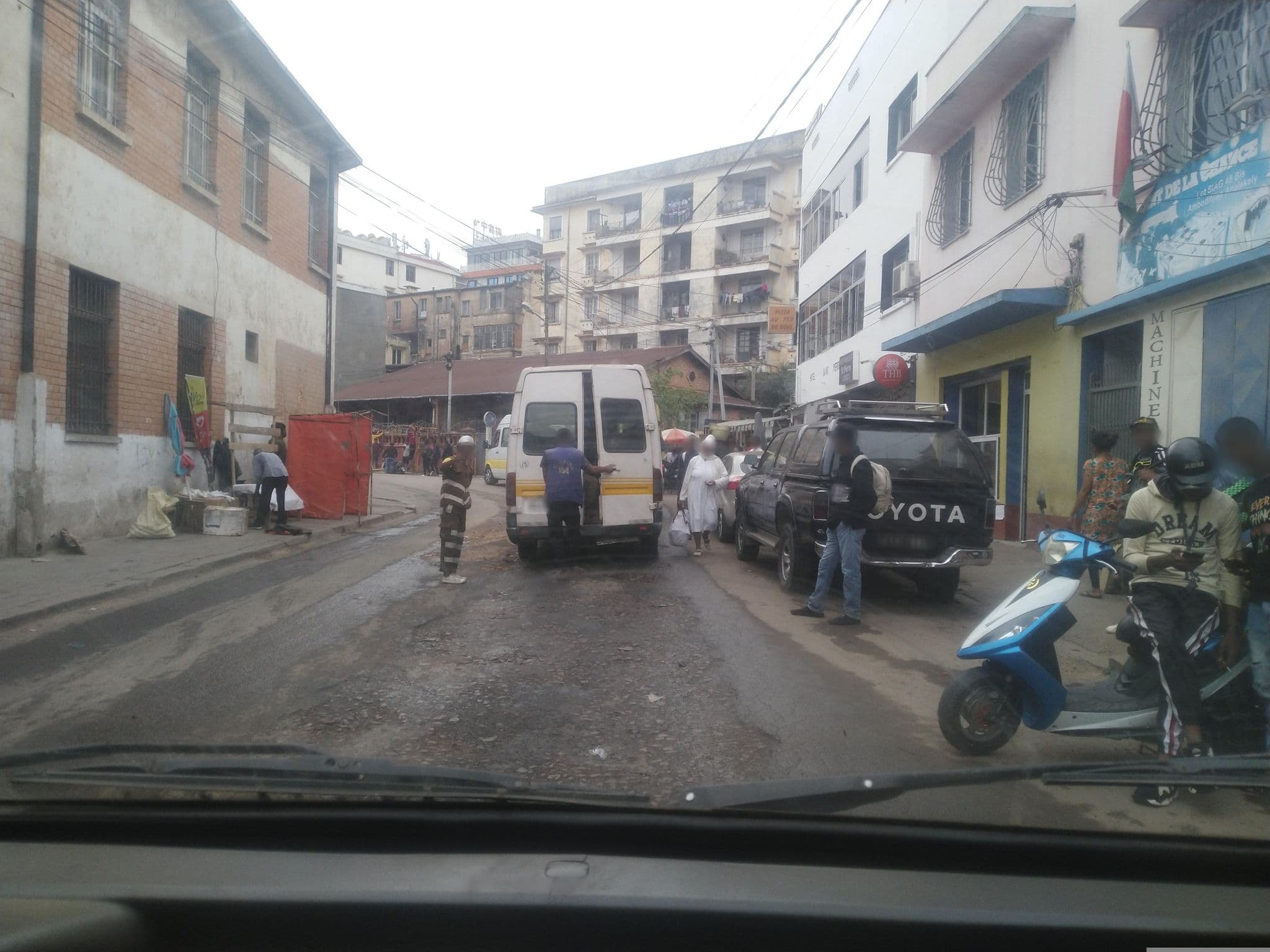 Street view near Hôtel Saint Pierre, Antananarivo
