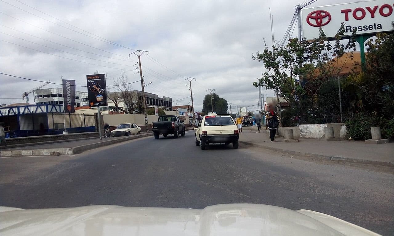 Street view near SUNNY HOTEL, Antananarivo