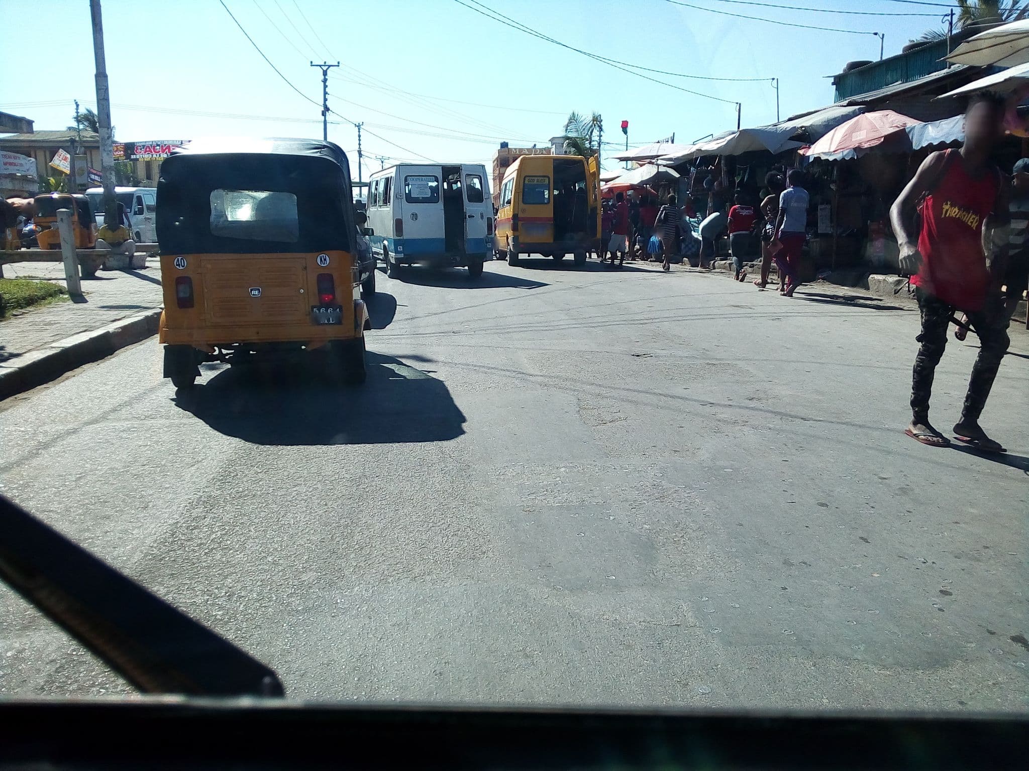 Street view near CMM Hotel, Mahajanga — © eric_s (CC BY-SA · Mapillary)