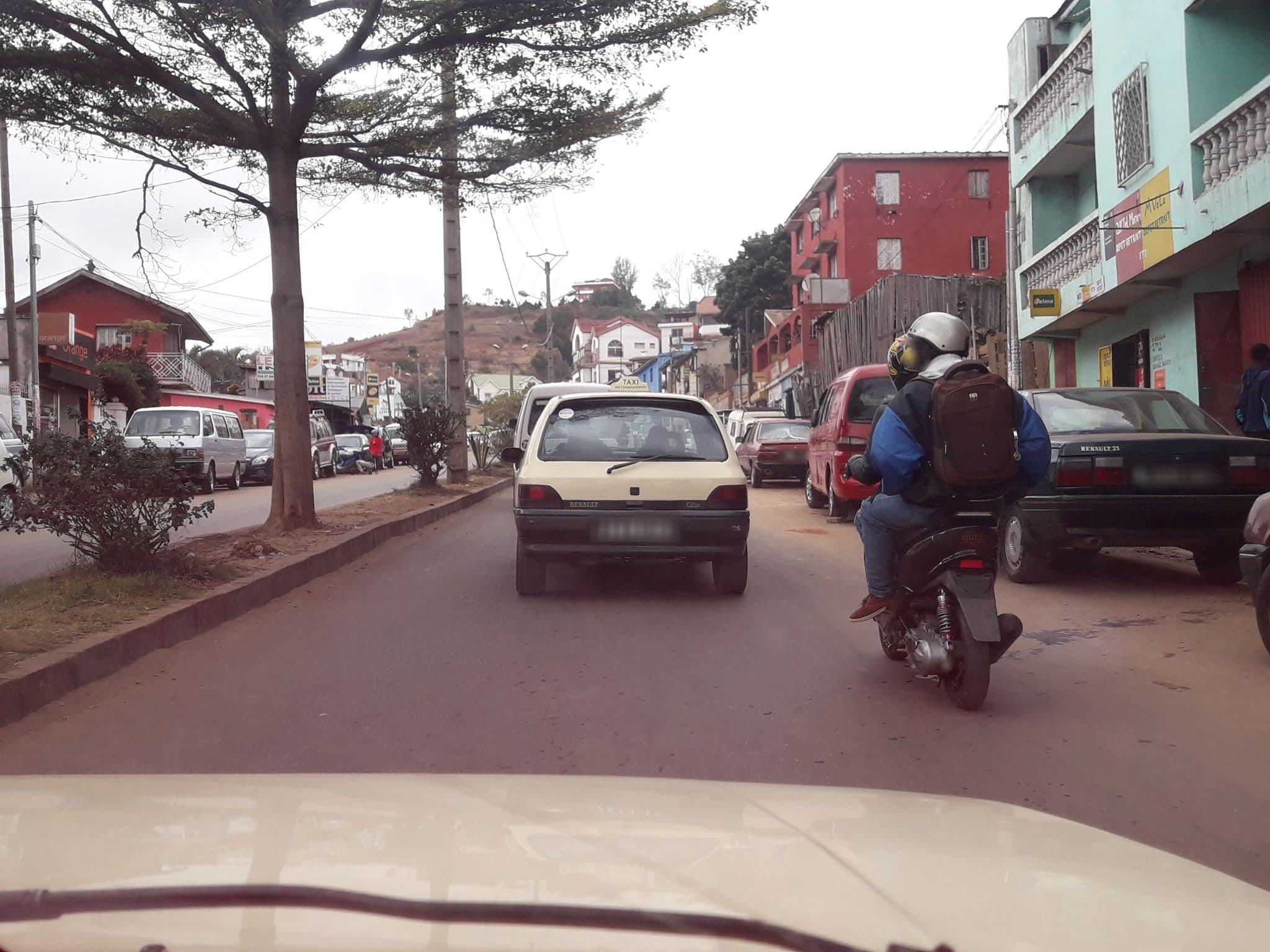 Street view near La Maison du Pyla, Antananarivo