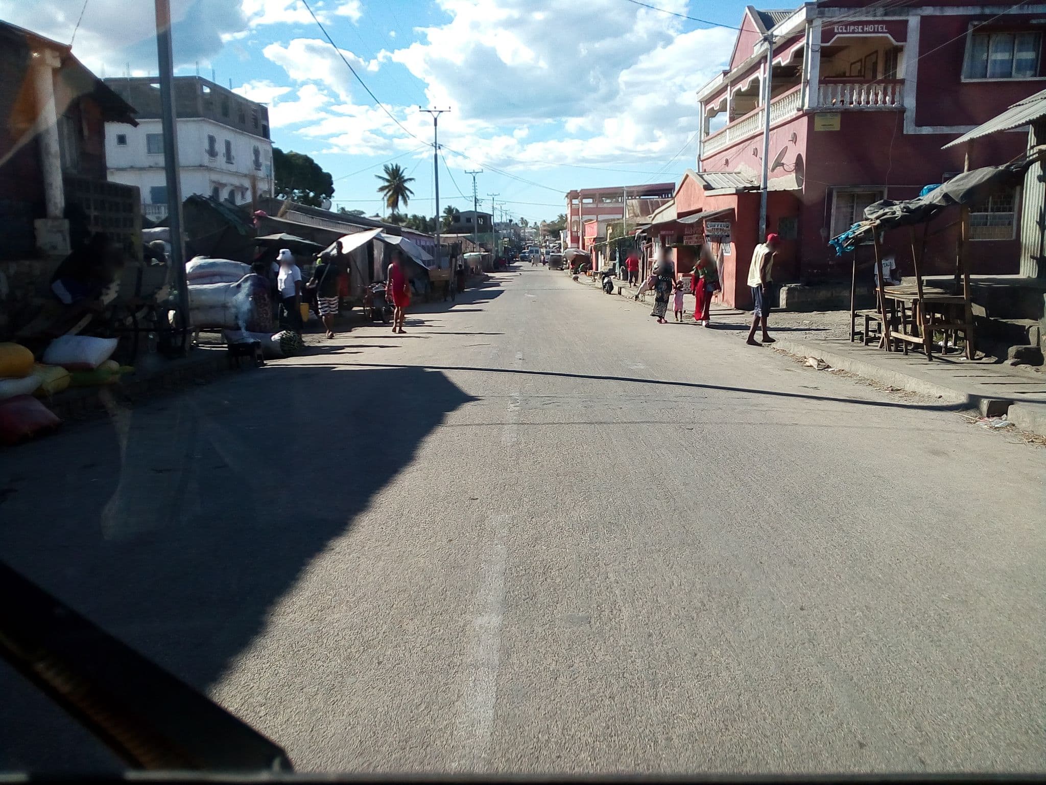 Street view near Hôtel Éclipse, Mahajanga — © eric_s (CC BY-SA · Mapillary)