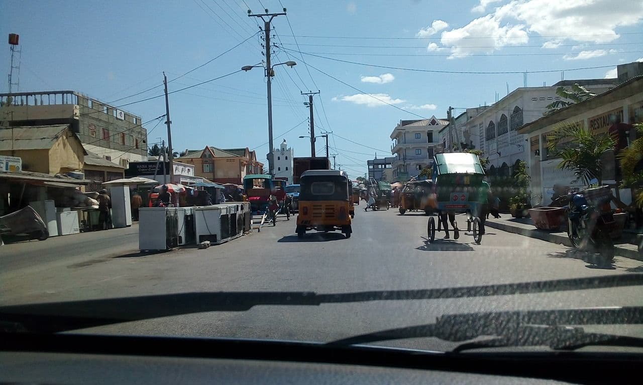 Street view near Mojumba Hôtel, Mahajanga — © eric_s (CC BY-SA · Mapillary)