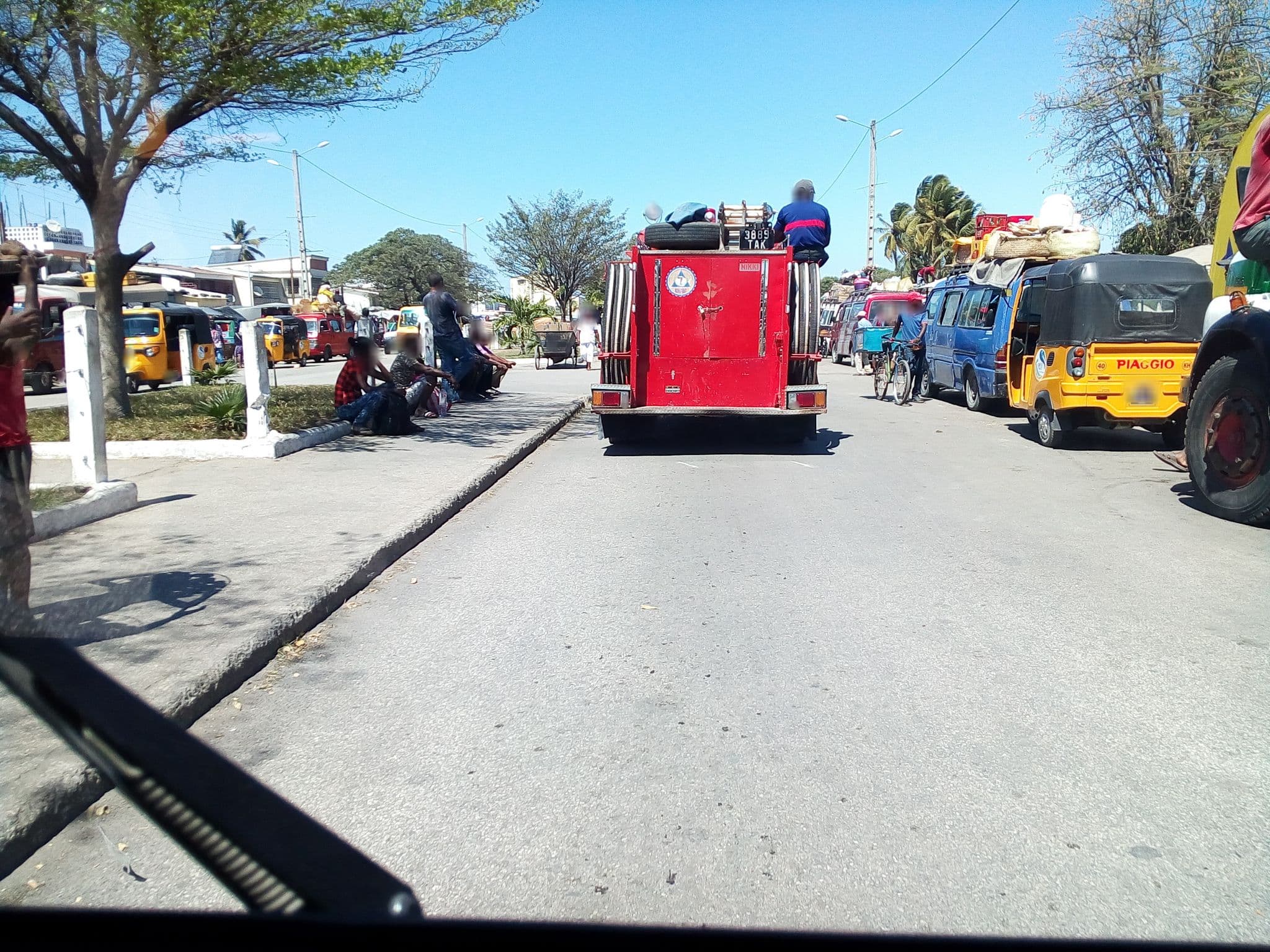 Street view near Al Aly Madad, Mahajanga — © eric_s (CC BY-SA · Mapillary)