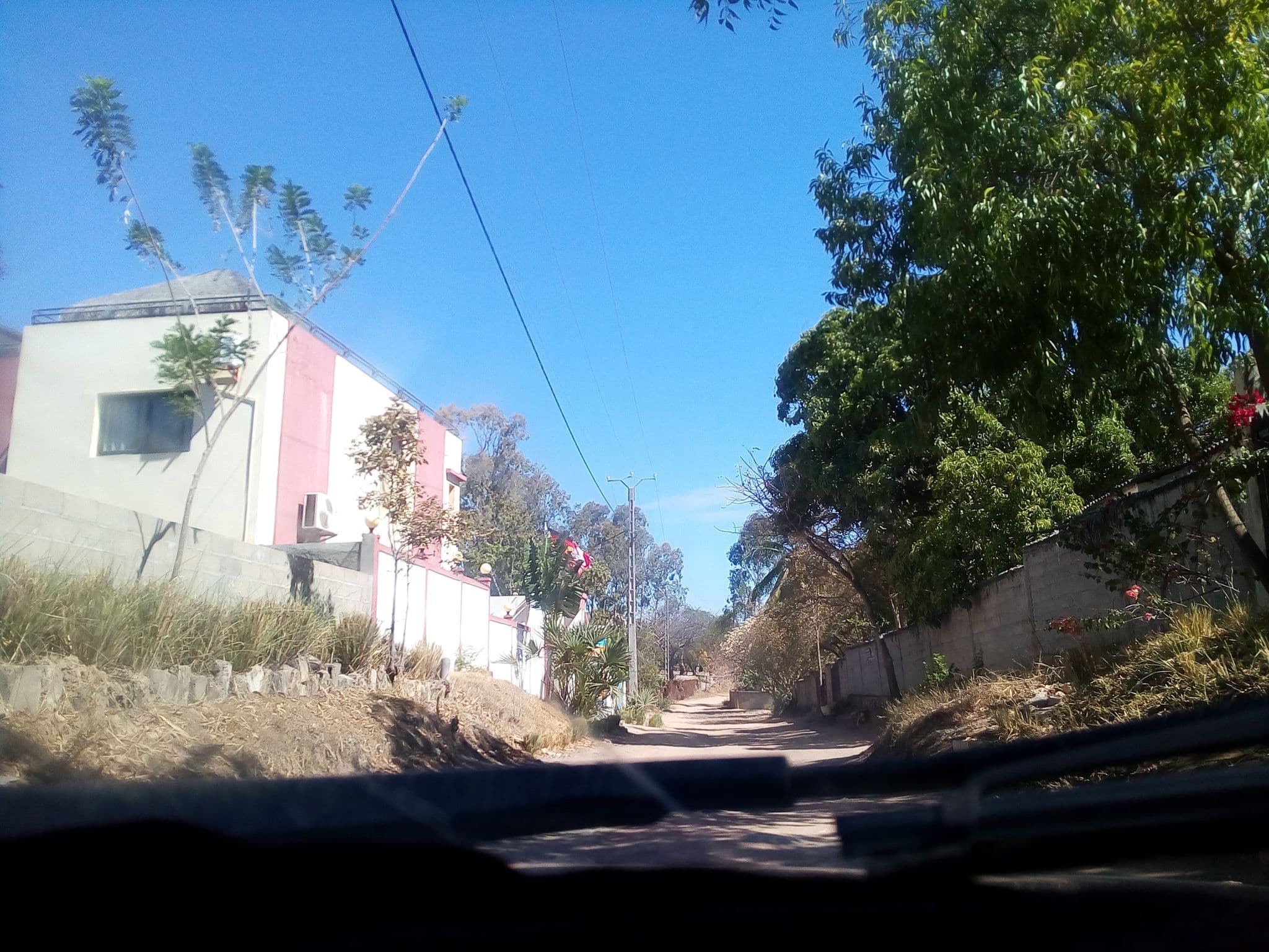 Street view near Lovencie Lodge, Mahajanga — © eric_s (CC BY-SA · Mapillary)
